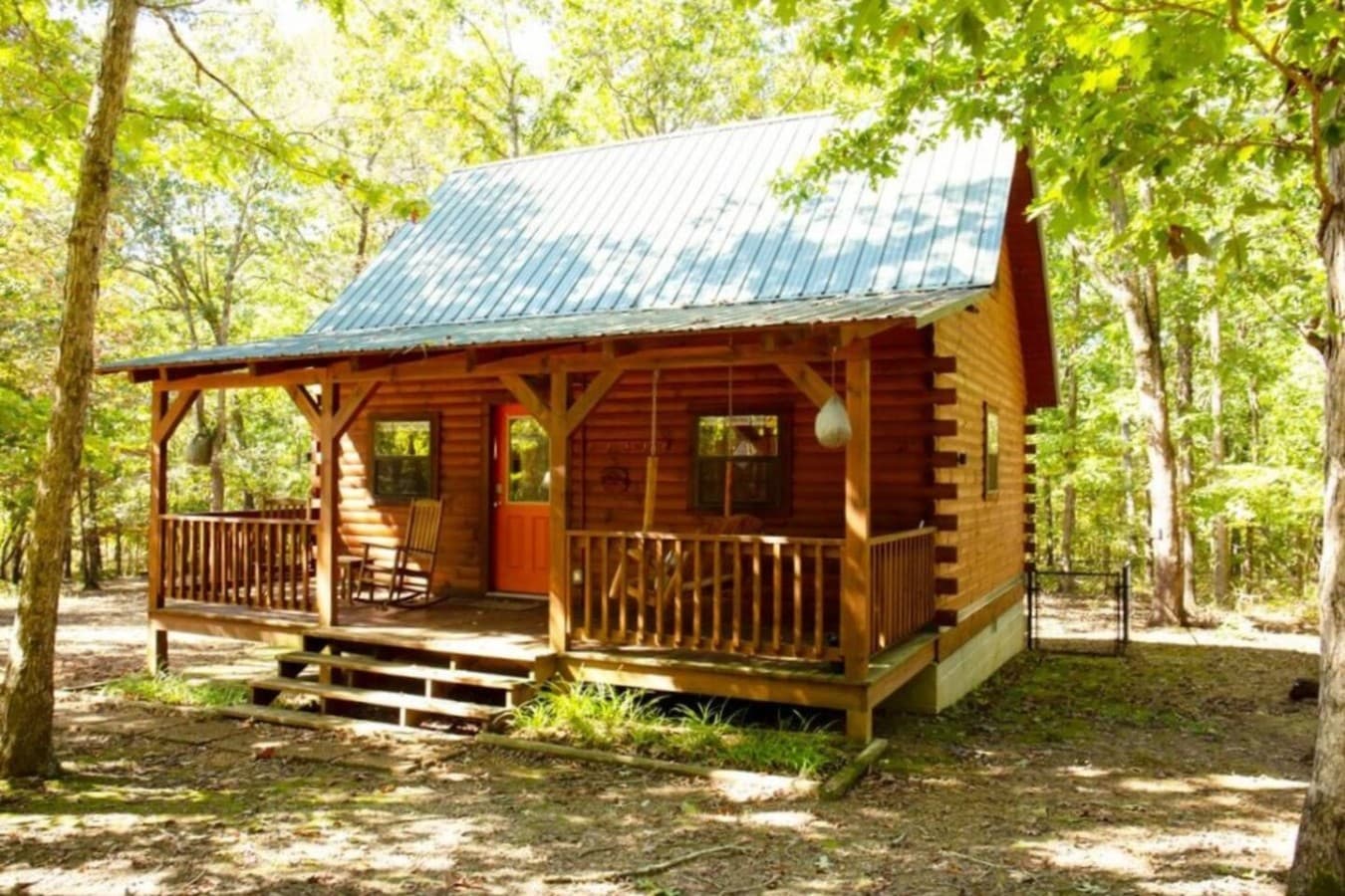 Walden Cabin: Hot tub, private 2 acres, and the perfect retreat for relaxation.