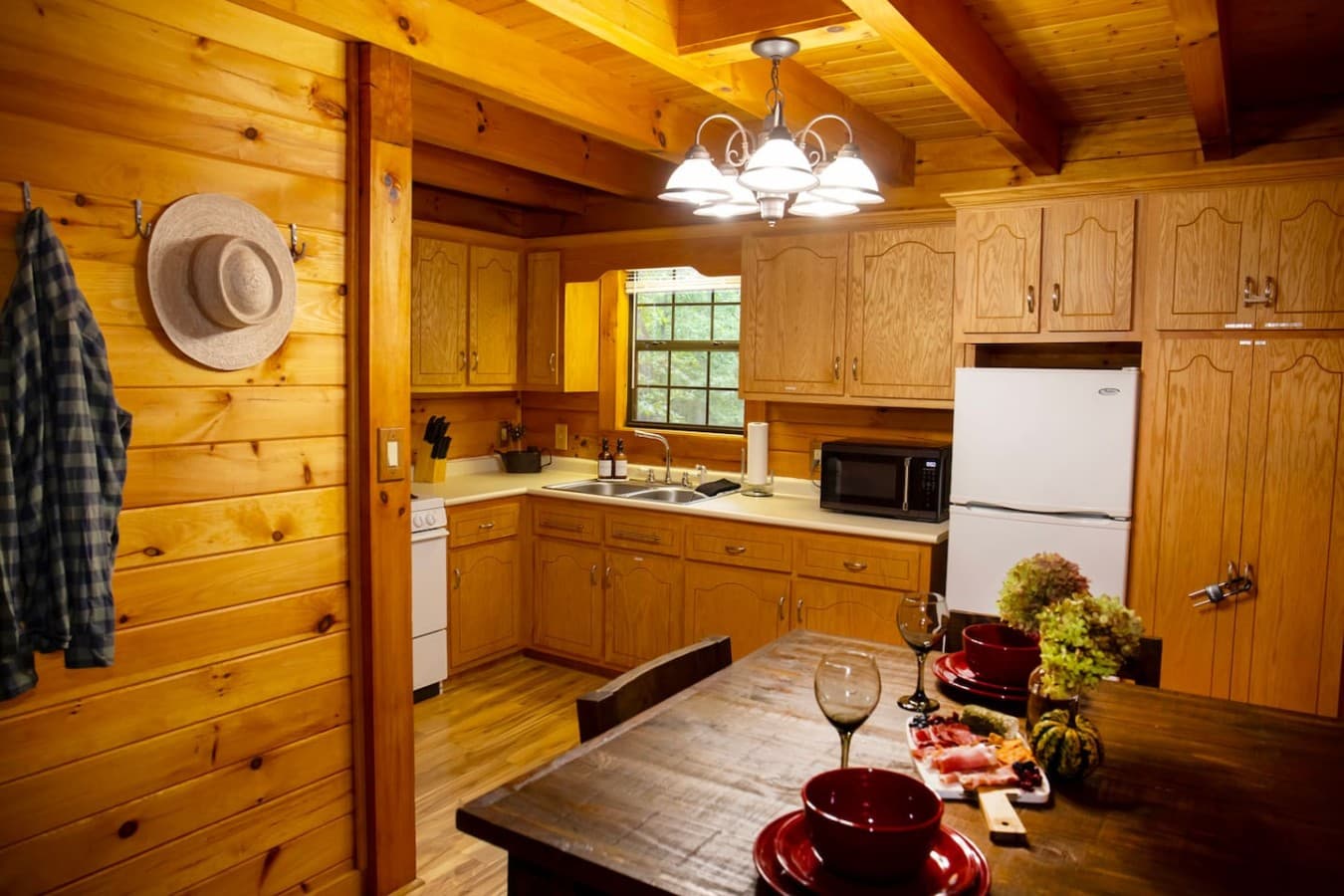 Stocked and well-equipped kitchen, ready for all your cooking needs.