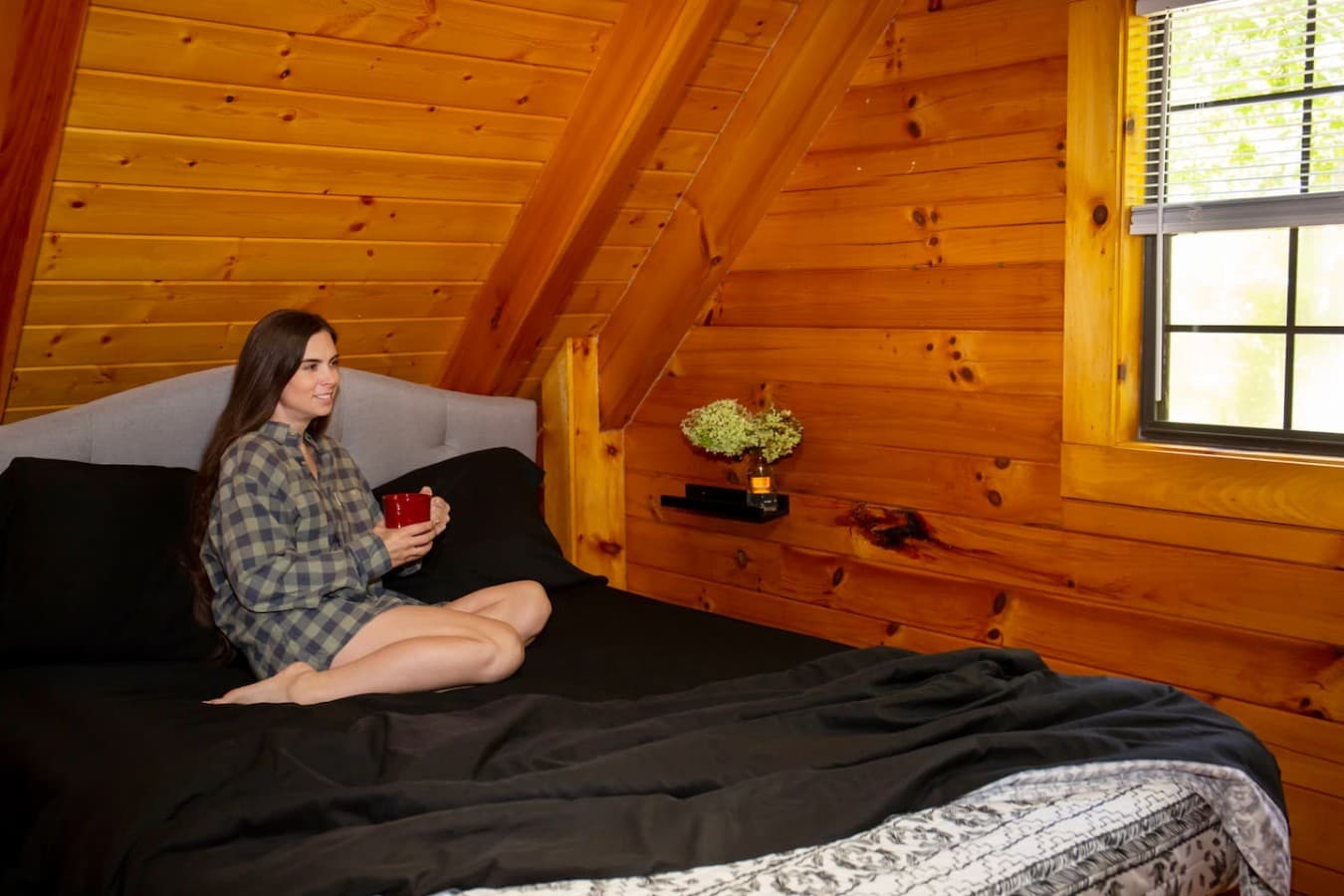 Queen bed in the loft bedroom with linens provided: full sheet set, quilt, and 2 pillows for a restful stay.