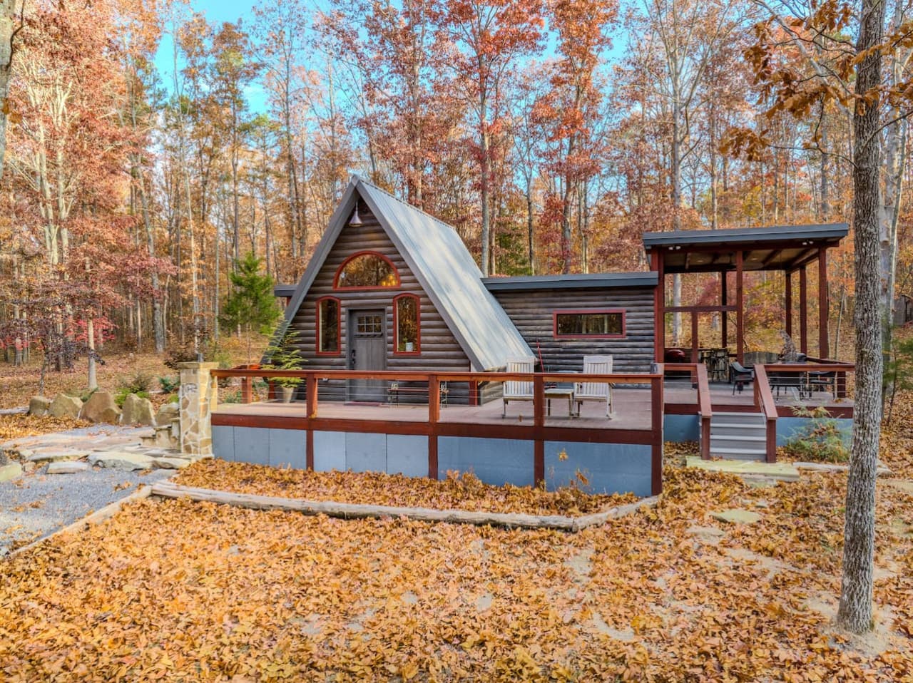 Wolf & Bears! A-Frame with sauna near the rim of the canyon. Exquisite no matter the season!
