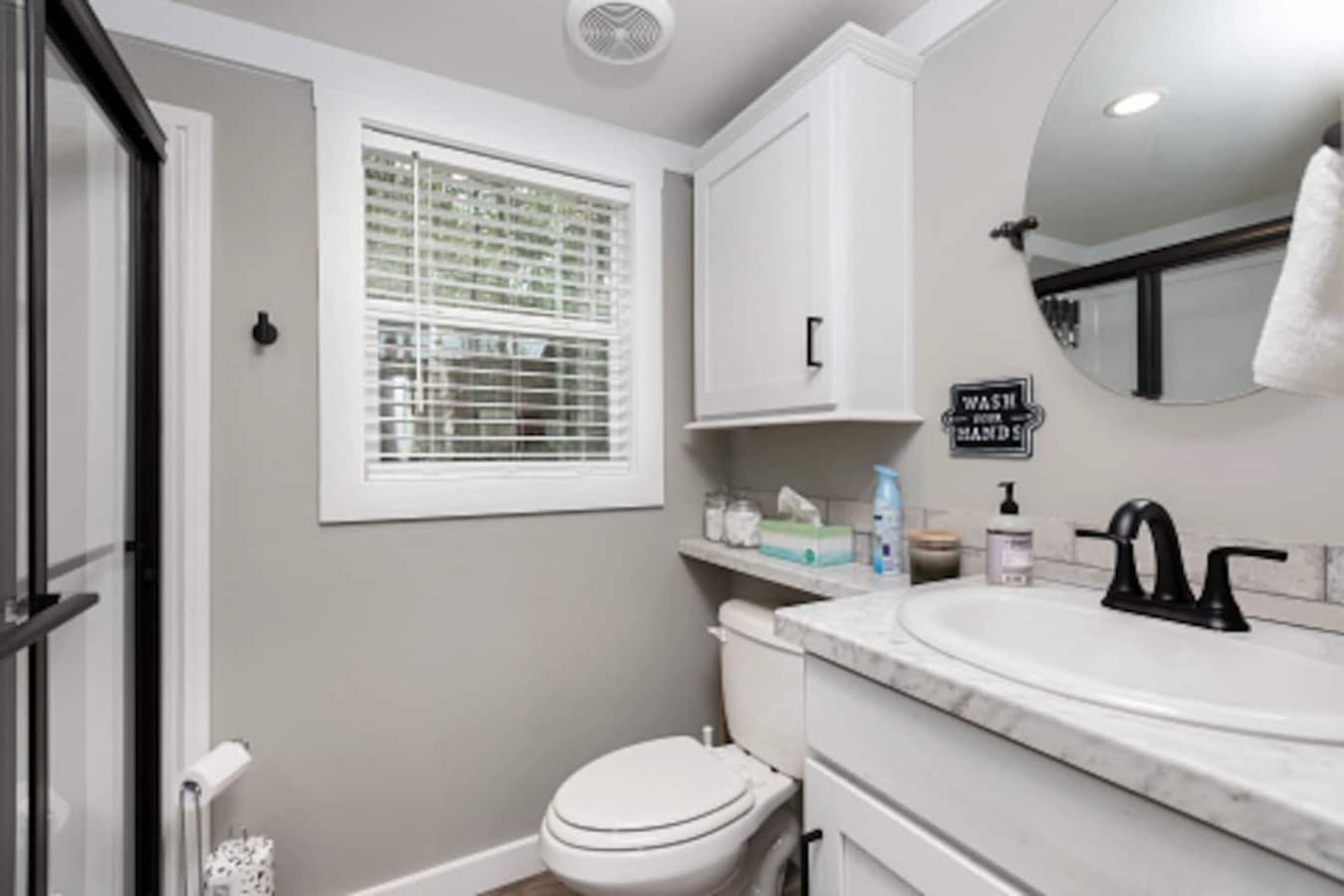 Bright and clean bathroom featuring a walk-in shower, vanity sink, and essential toiletries for a comfortable stay.
- 1 Towel and 1 Wash Cloth Per Guest Provided
- 2 Rolls of Toilet Paper Provided