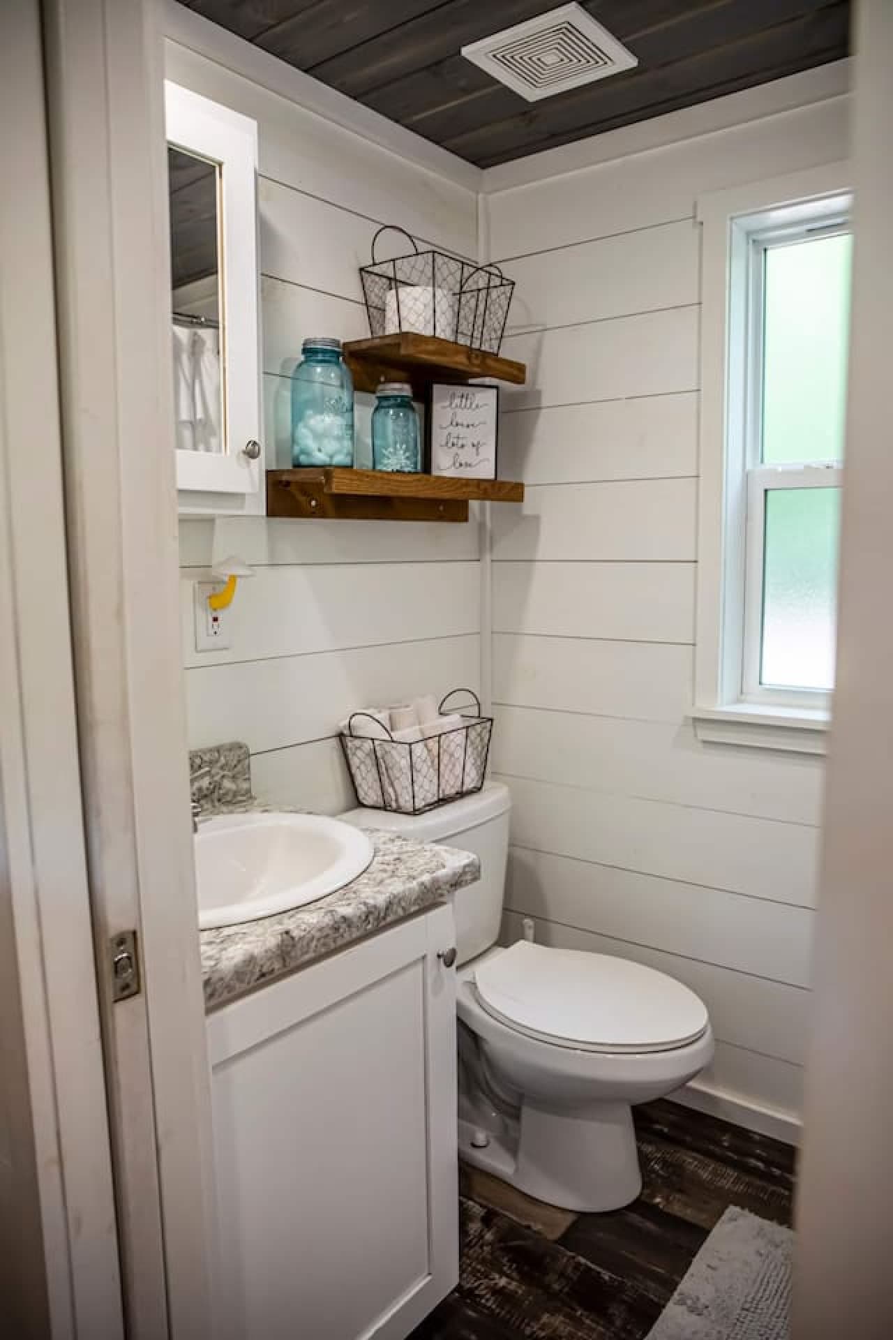Relax and refresh in this beautifully appointed full bath.