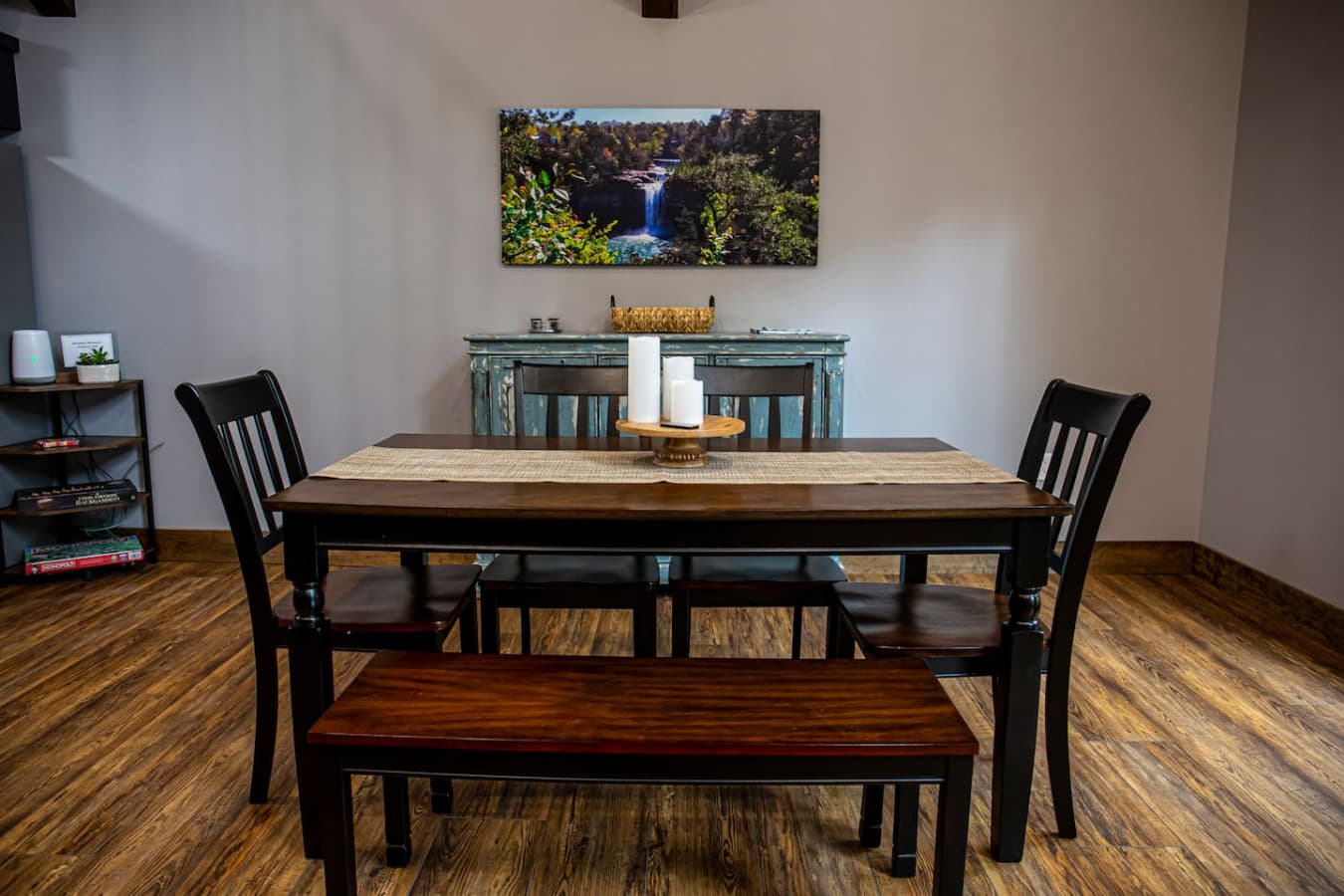 Dining table seats 6! Laptop friendly