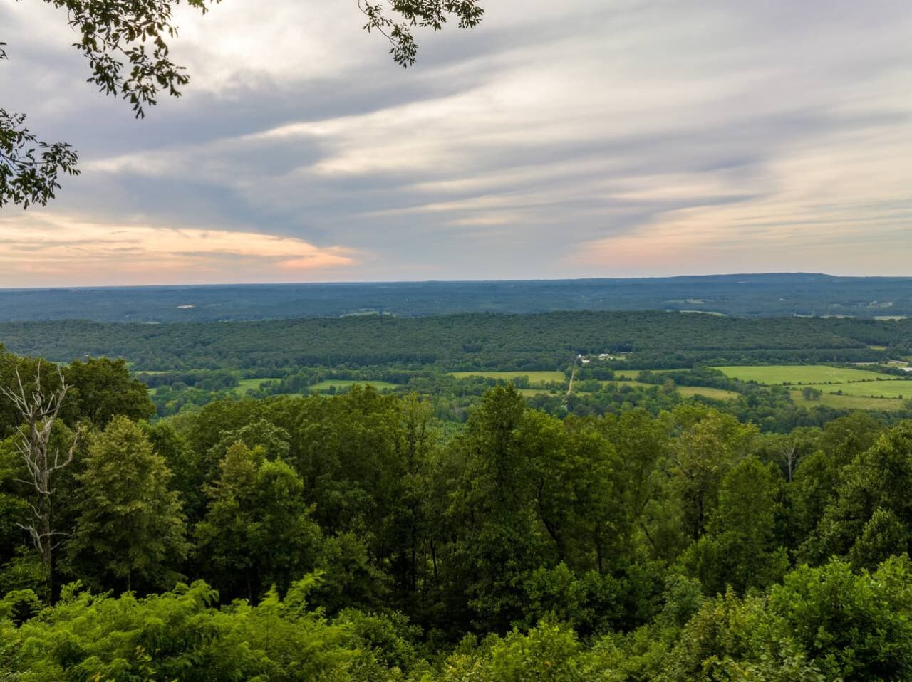 Crackling fire, soft laughter, and scenic views—it doesn’t get more Mentone than this.