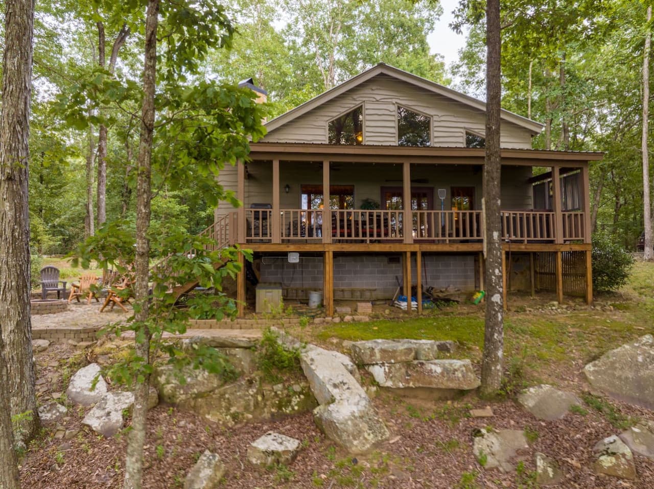The back exterior of A Bear's Lair.