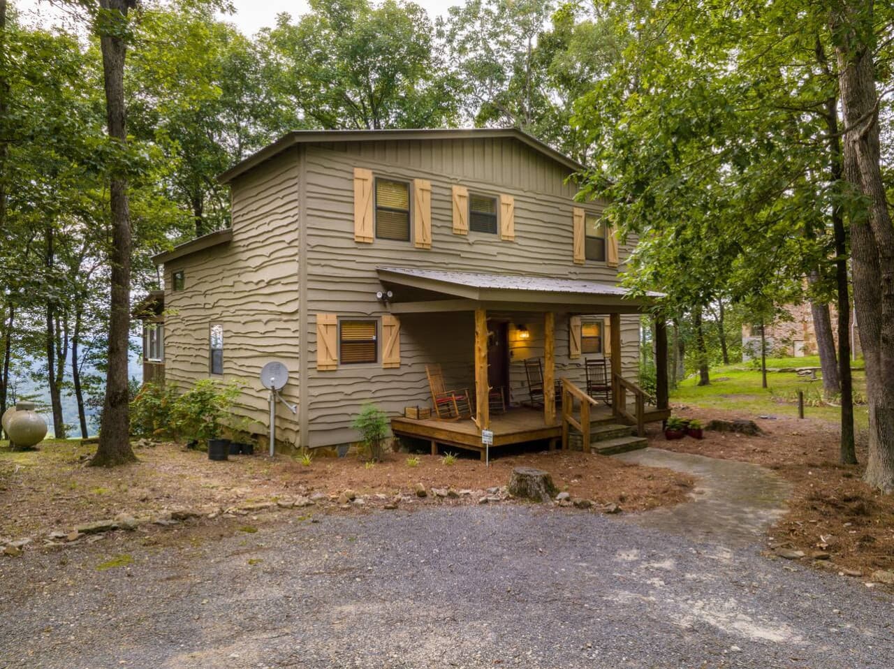 The front exterior of A Bear's Lair.