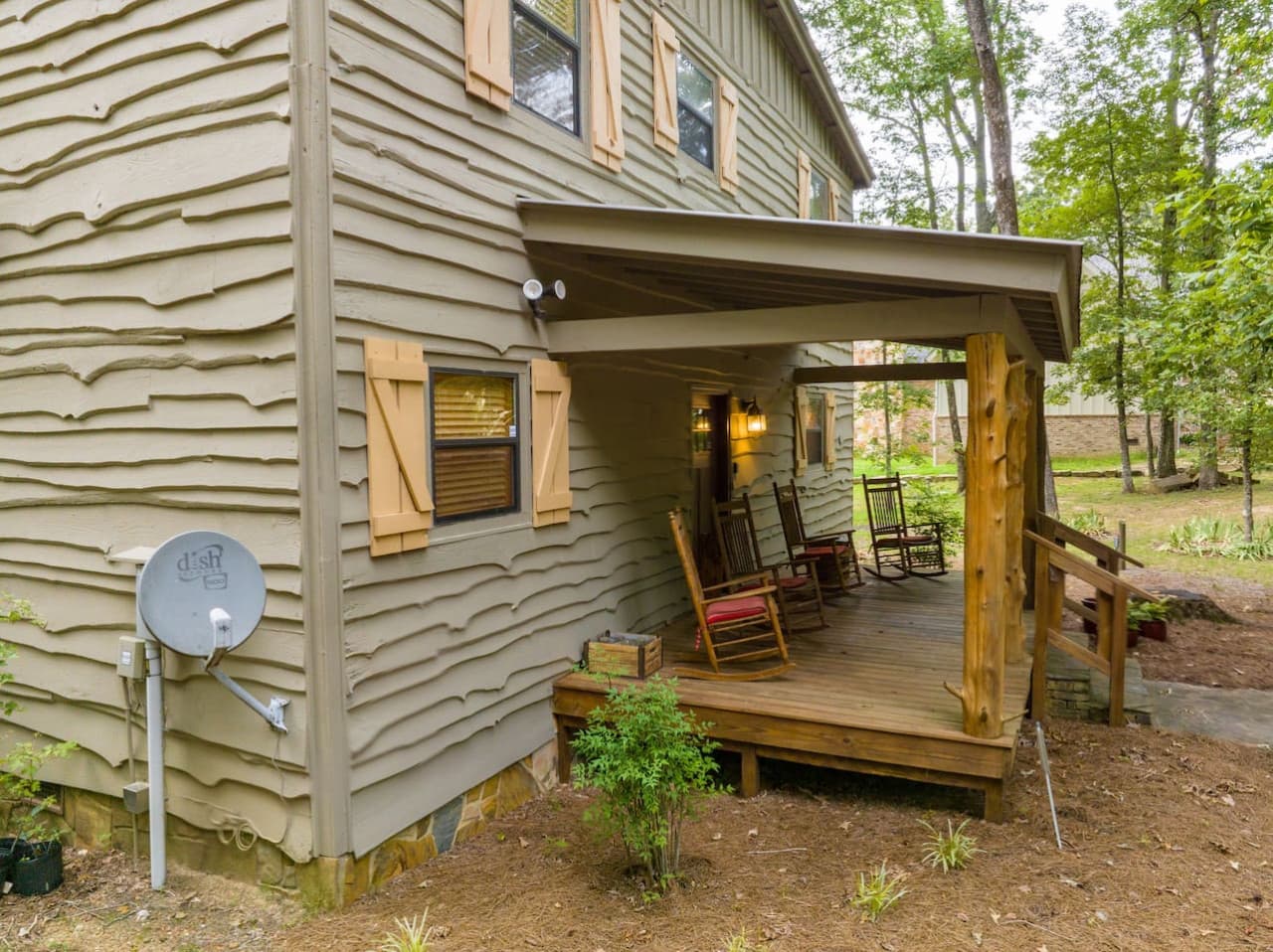 Morning coffee or sunset wine—either way, the mountain breeze is included.