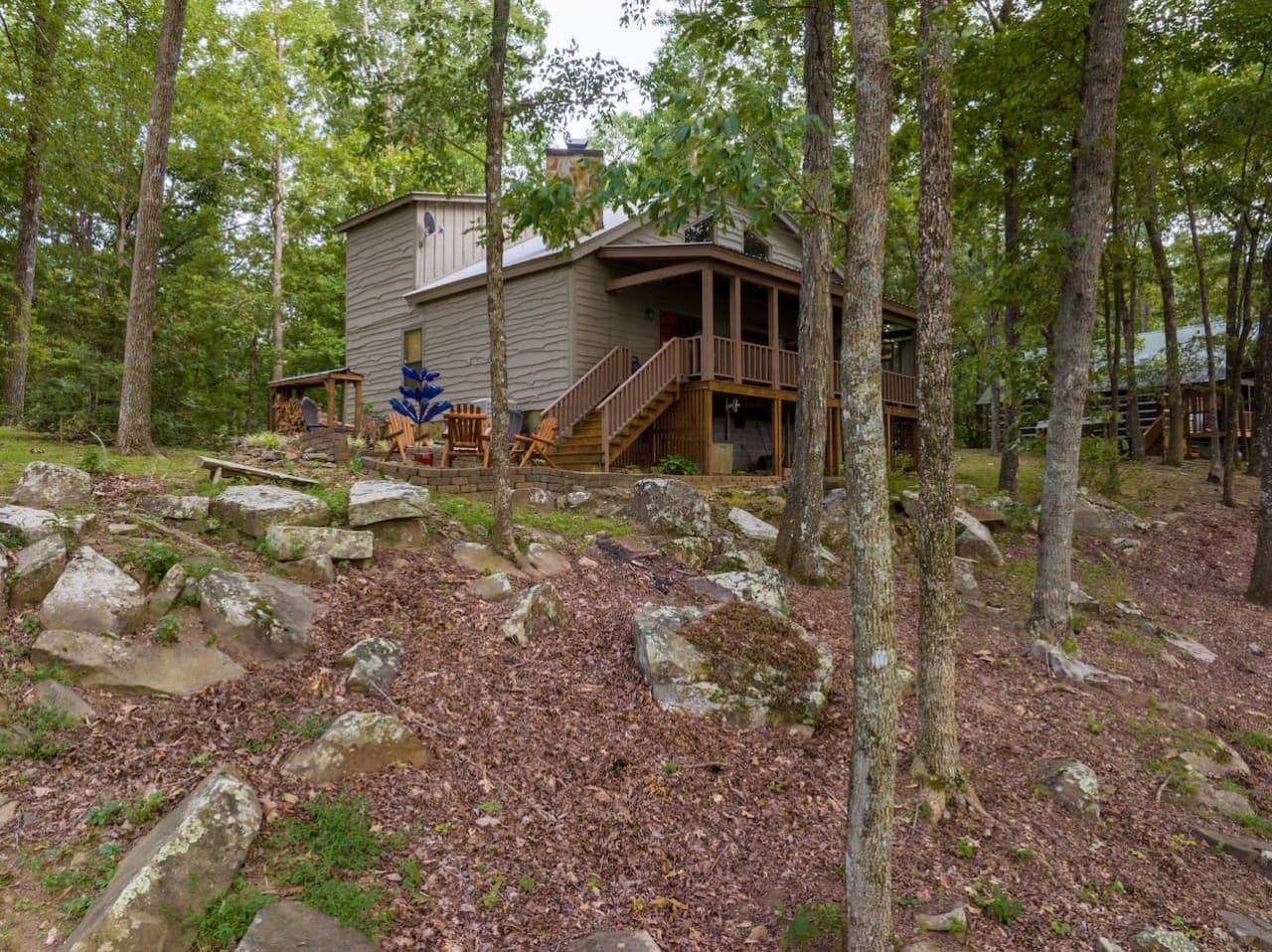 A Bear's Lair - private cabin on the edge of Lookout Mountain.