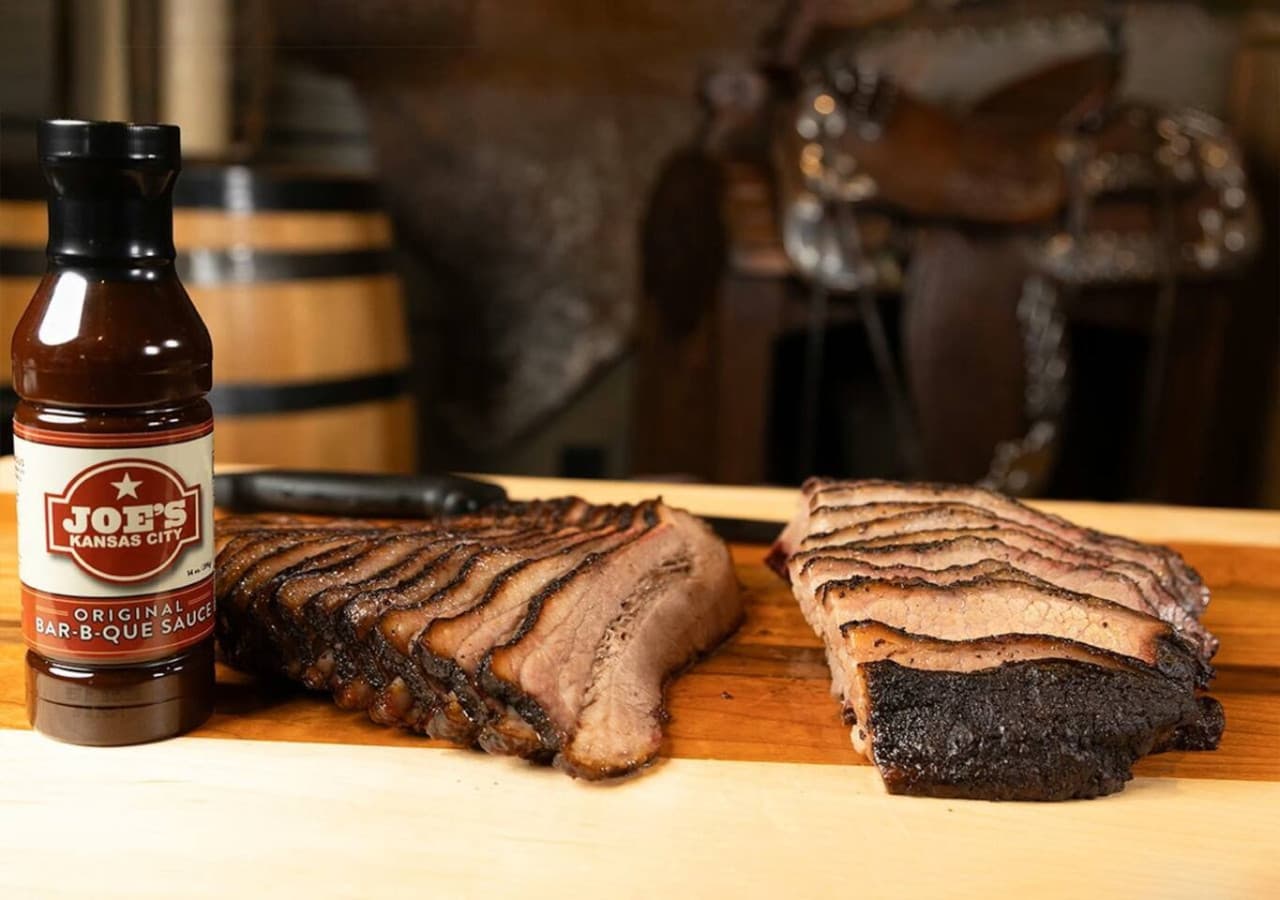 Joe’s KC BBQ – 10–15 min drive – one of the most well-known BBQ spots in the area.