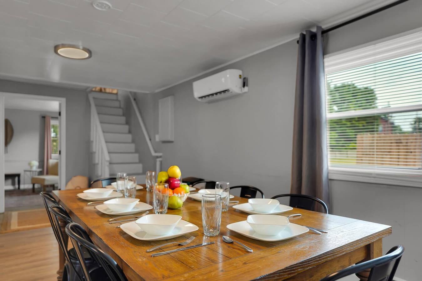 A bright and welcoming dining area that seamlessly blends with the living space, ideal for enjoying meals or a quick bite.