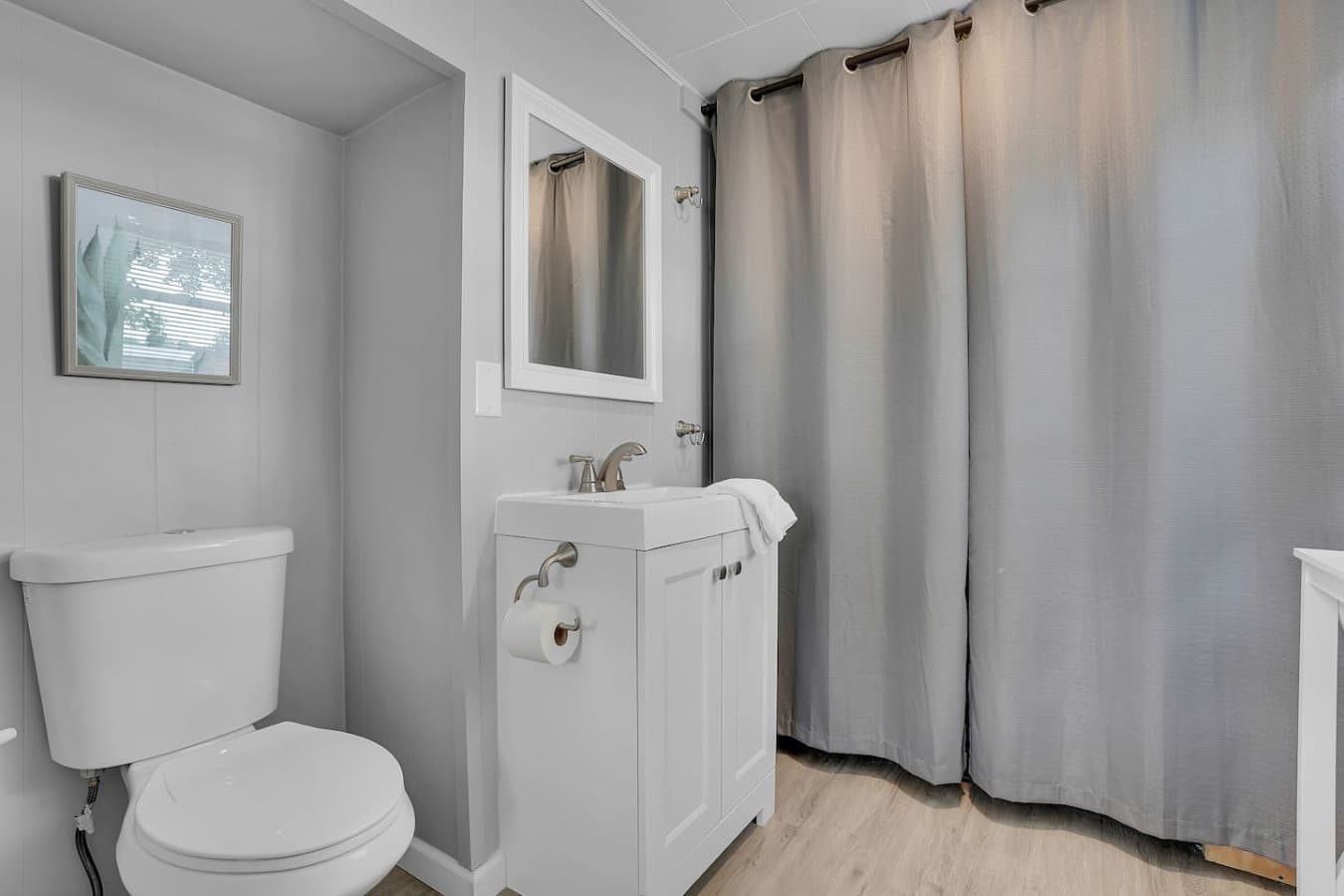 Clean bathroom.