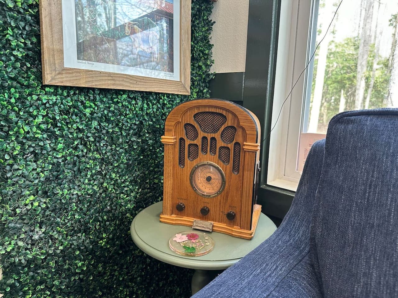 Vintage Radio (And yes, it still works!)