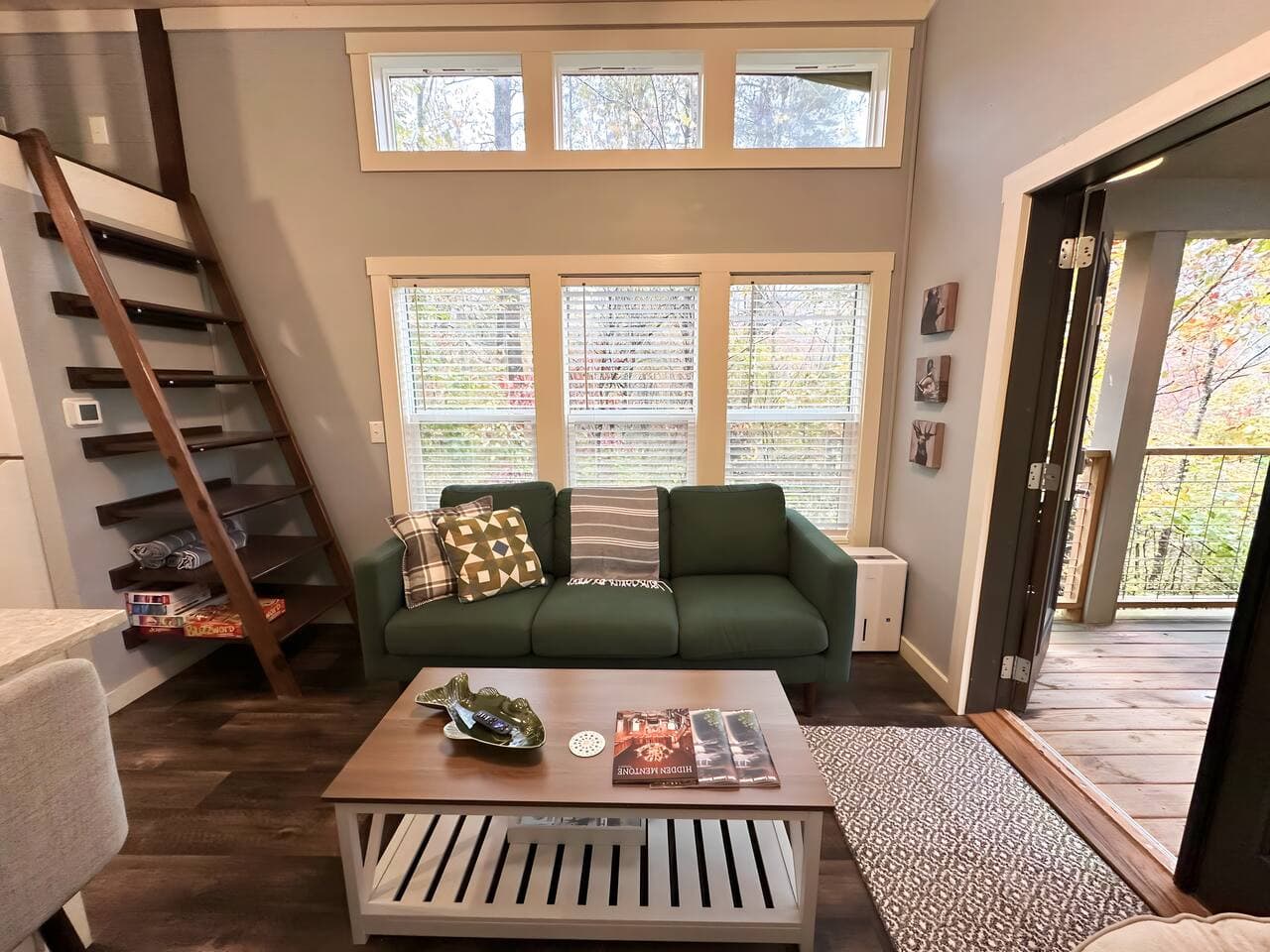 Moon River Mentone 2: Peaceful and inviting atmosphere, day or night.