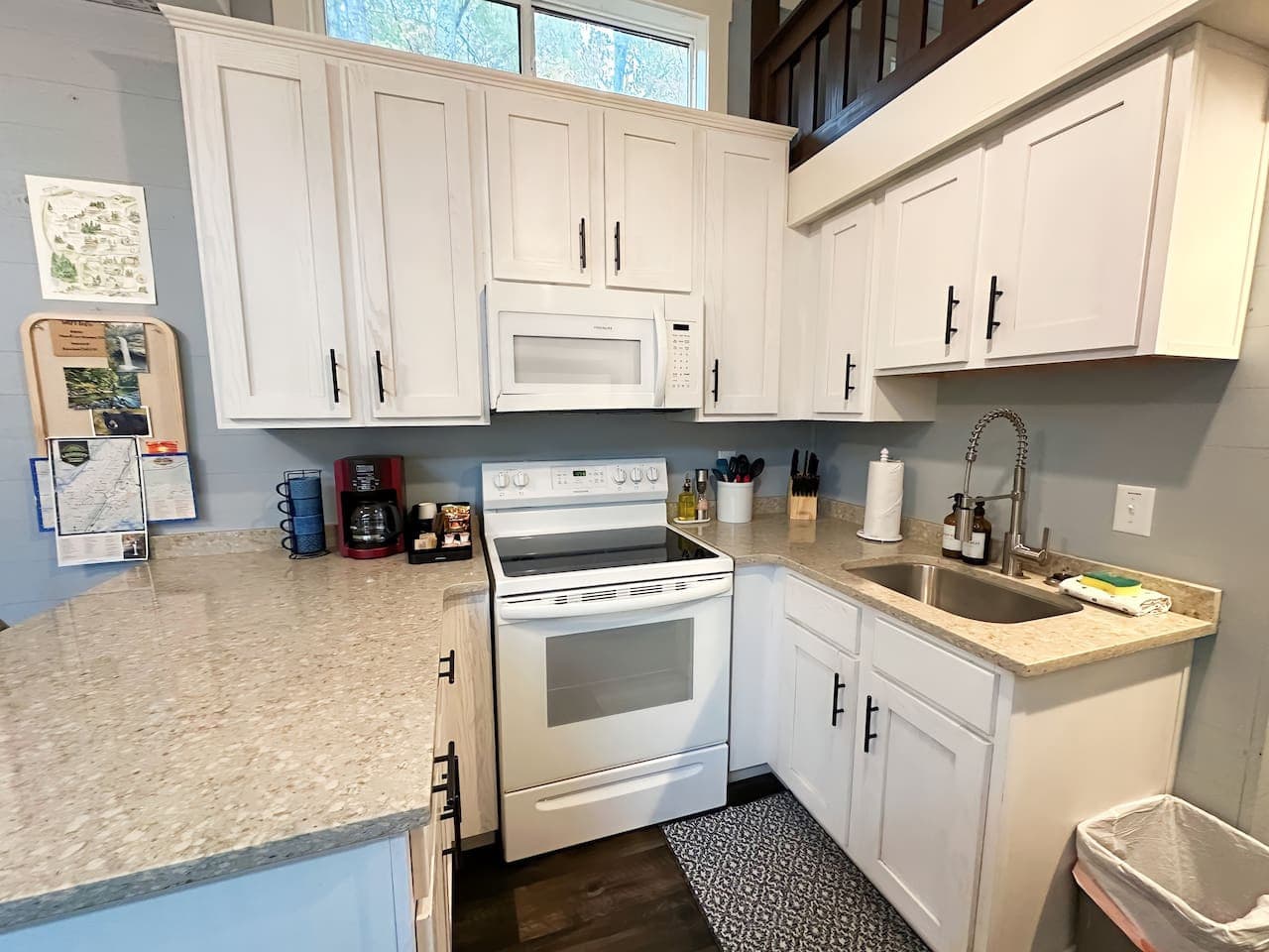 Moon River Mentone 2: Cook with ease using our fully equipped kitchen.