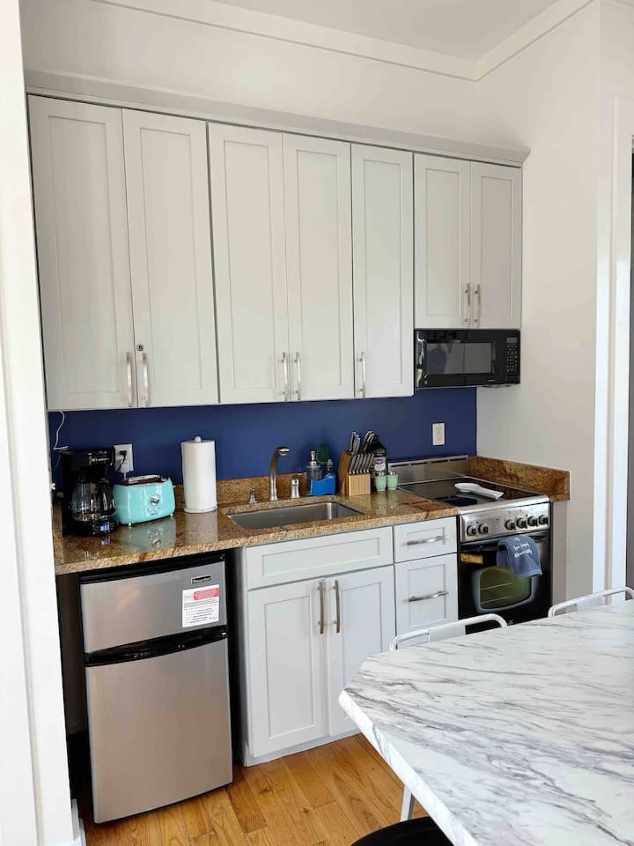 Fully equipped for any meal, whether you're cooking a quick snack or a delicious dinner.
