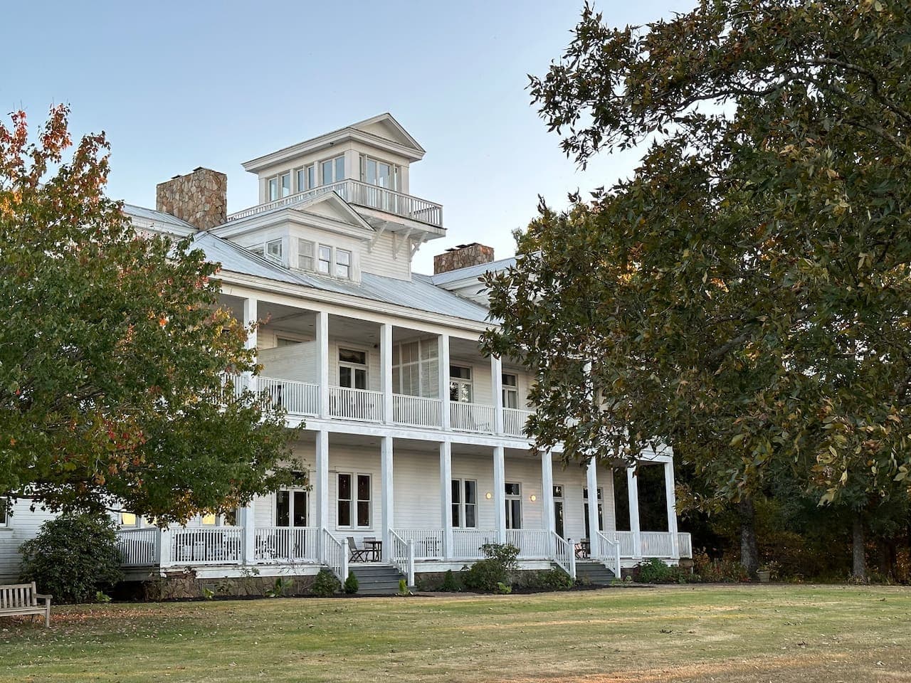 Gorham Bluff, the beautiful lodge where you can hang out or make reservations for breakfast or dinner.
