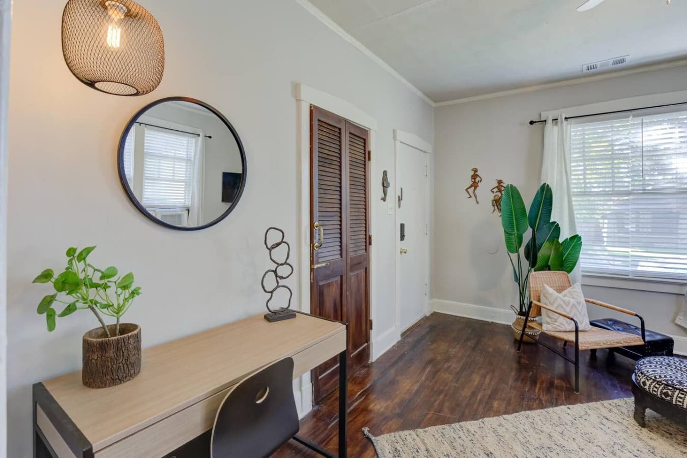 Your corner to work, plan adventures, or catch up on emails.