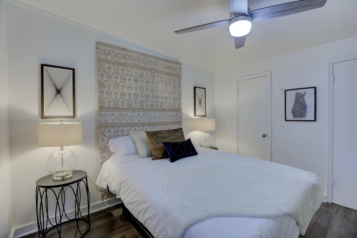 Sink into comfort—this queen bed is made for slow mornings and solid rest.