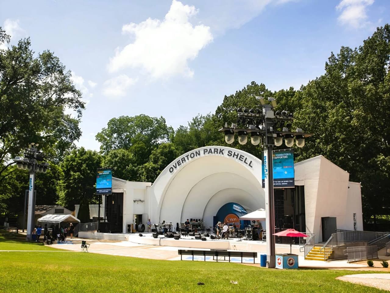Only 20 minutes on foot to enjoy music, culture, and shows at Overton Park Shell.