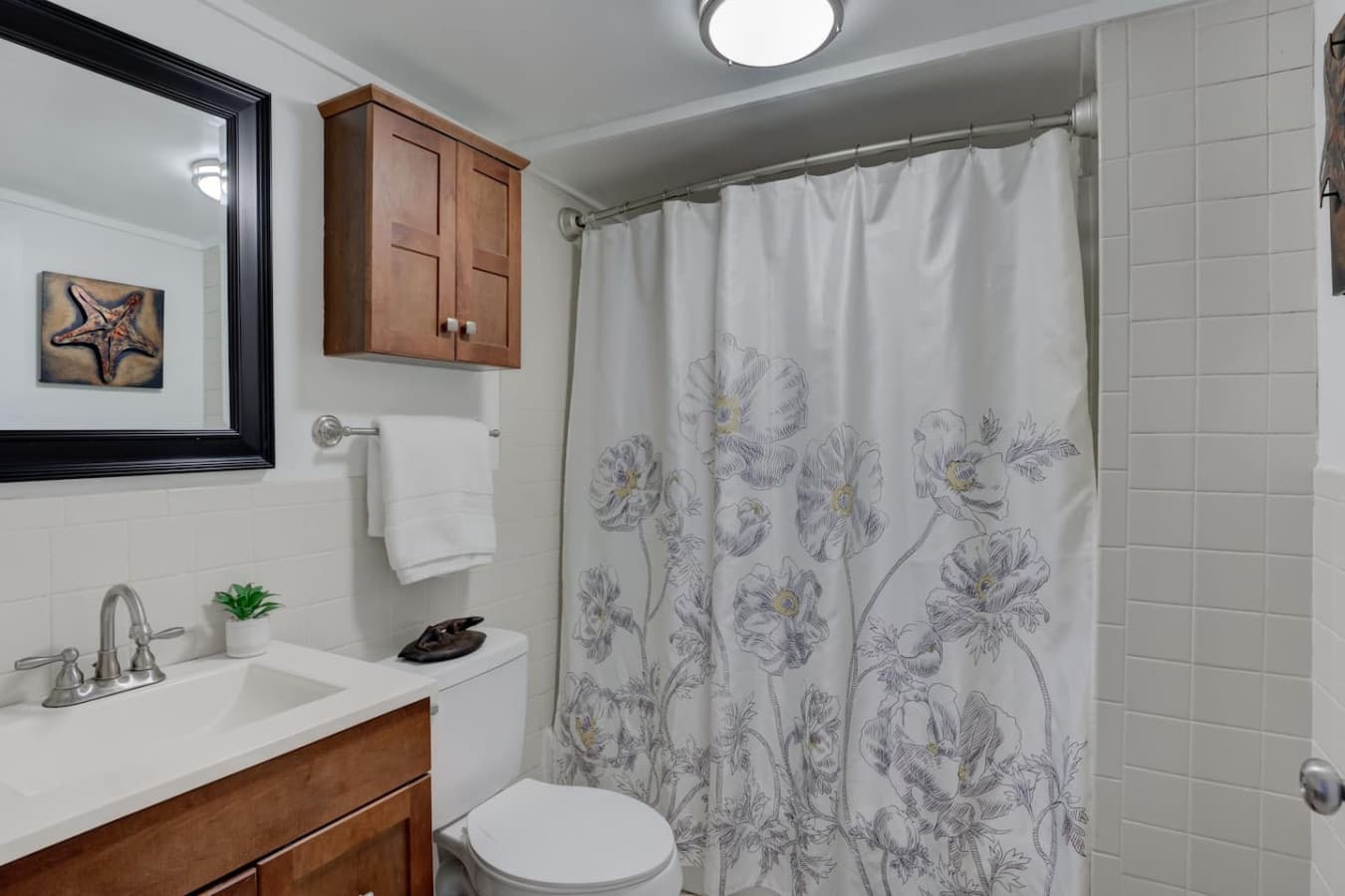 Full-size bathroom— you will have all the essentials you’ll need for your stay from soap, shampoo, and fresh, clean white towels.