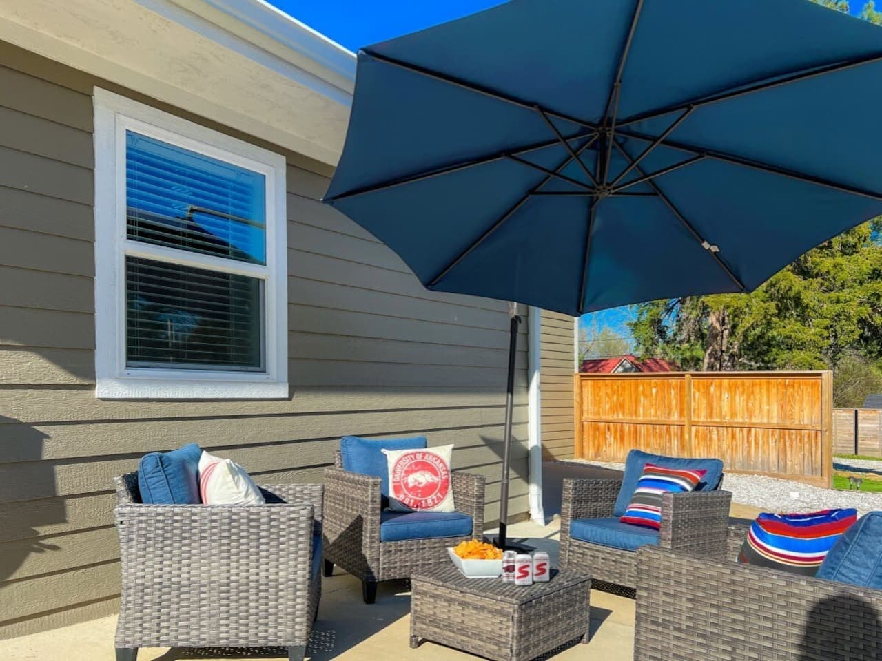 Private outdoor patio for slow mornings, evening drinks, and post-trail stories.