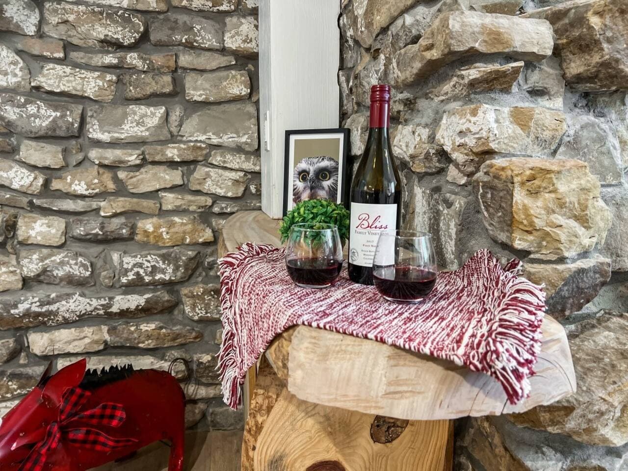Perfect for a book, a mirror moment, or a glass of wine after the trails.