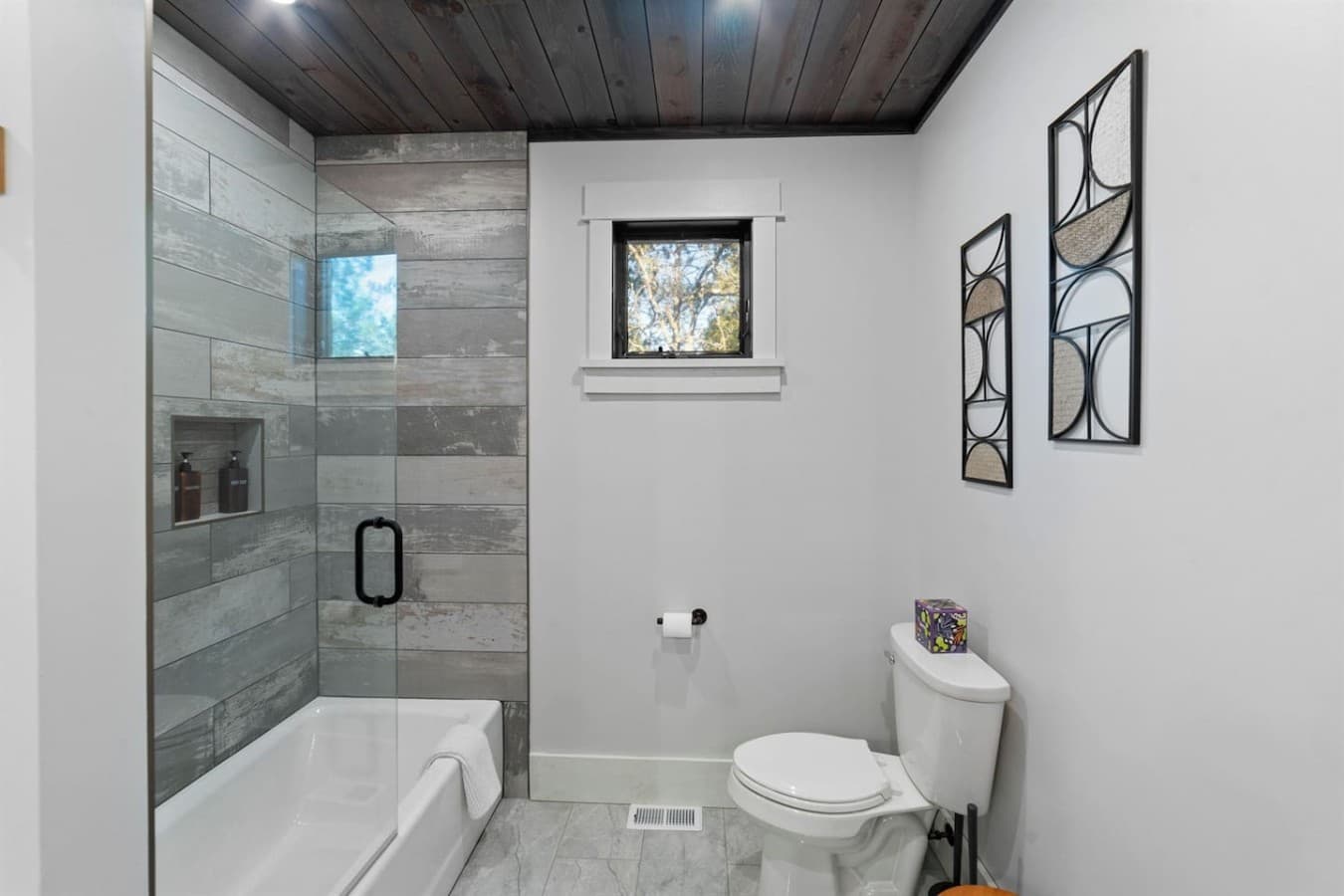 Bathroom 1.
