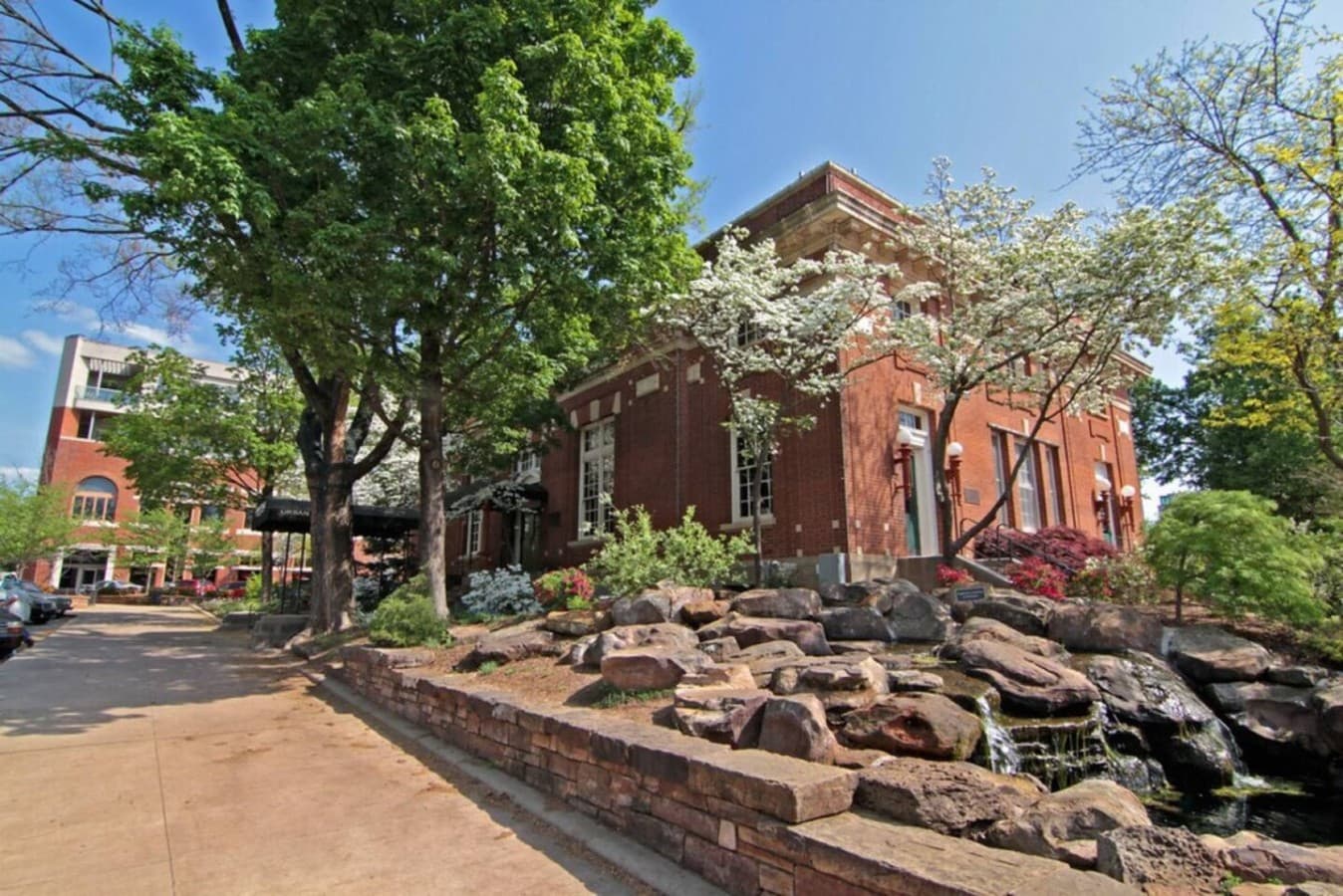 When you're ready to head to town, Fayetteville is only 8 minutes away!