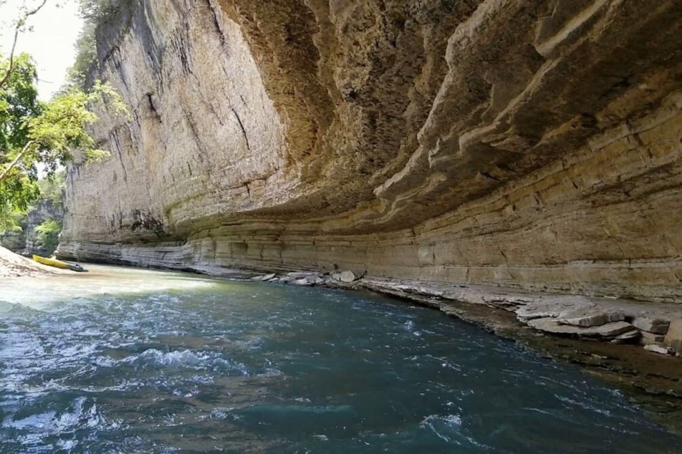 Fayetteville River Area – Short Drive - Enjoy nearby water views, local scenery, and peaceful outdoor exploring around Northwest Arkansas.