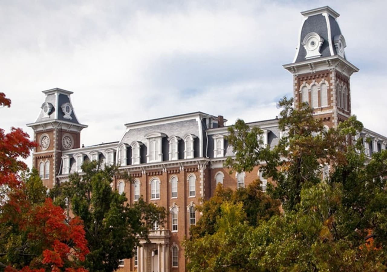 University of Arkansas – 10 min drive - Campus visits, Razorback weekends, and Fayetteville game-day energy.