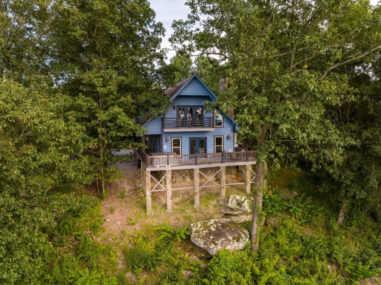 Paradise Found! Wrap Around Porch, Hot Tub and Views!