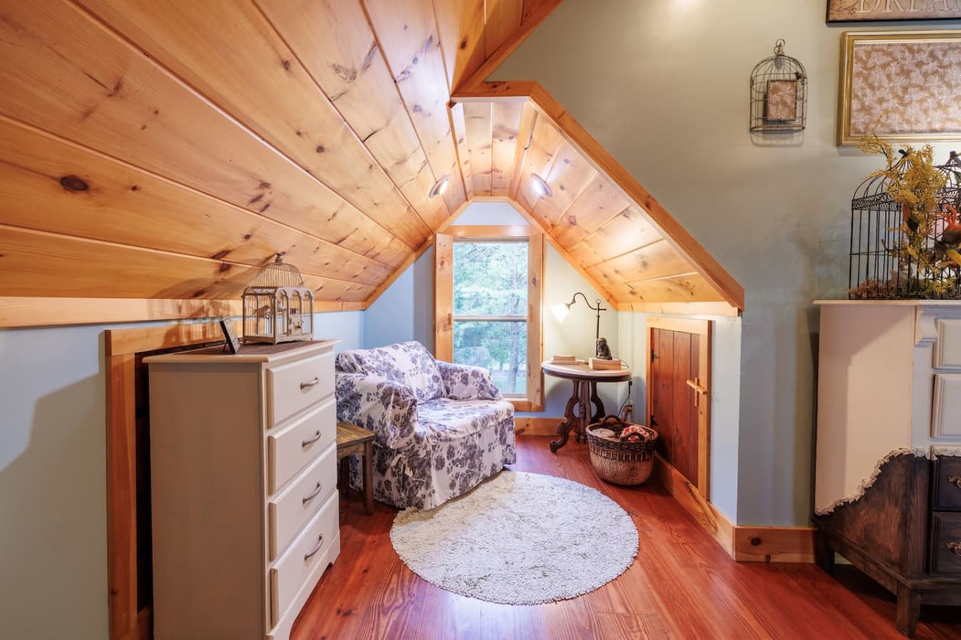 BEDROOM 2: Perfect spot to enjoy your morning coffee or finish your new book.