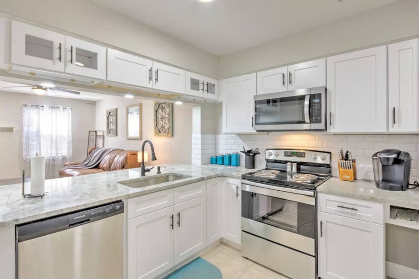 Fully equipped kitchen, ready for your culinary adventures.