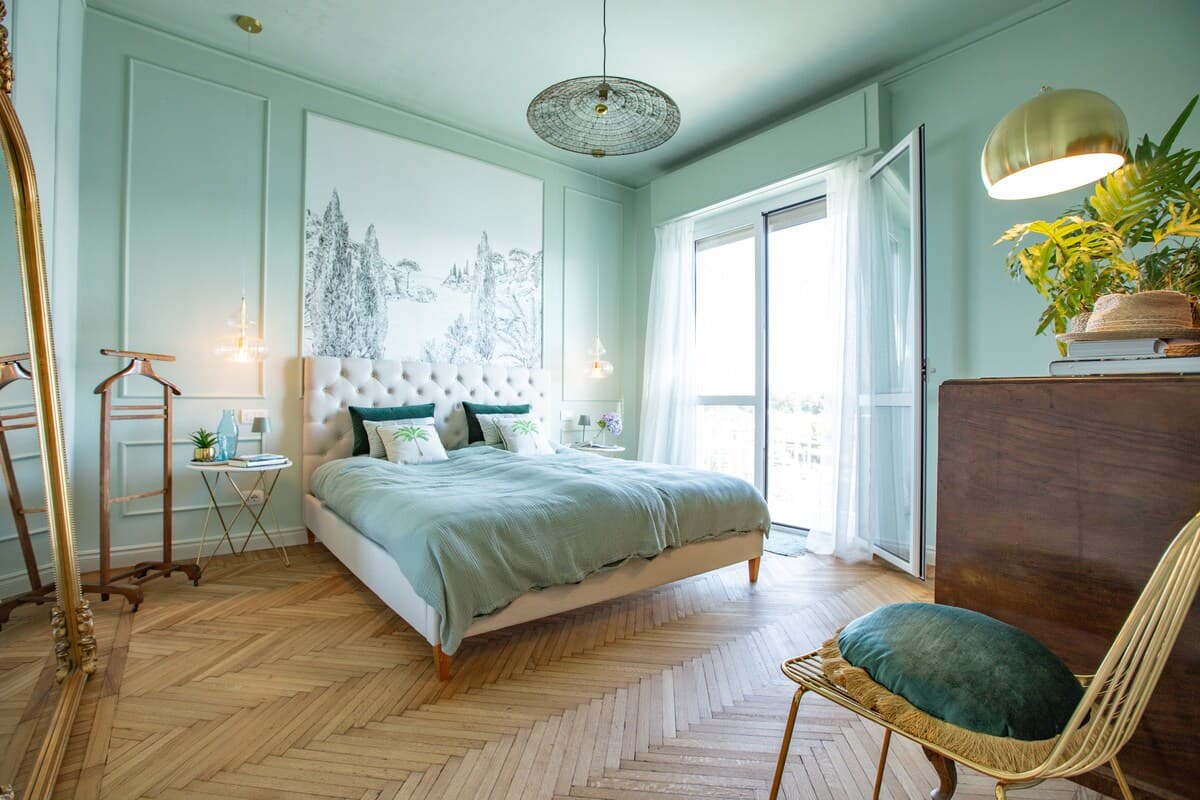 Room 1: Master bedroom, first floor