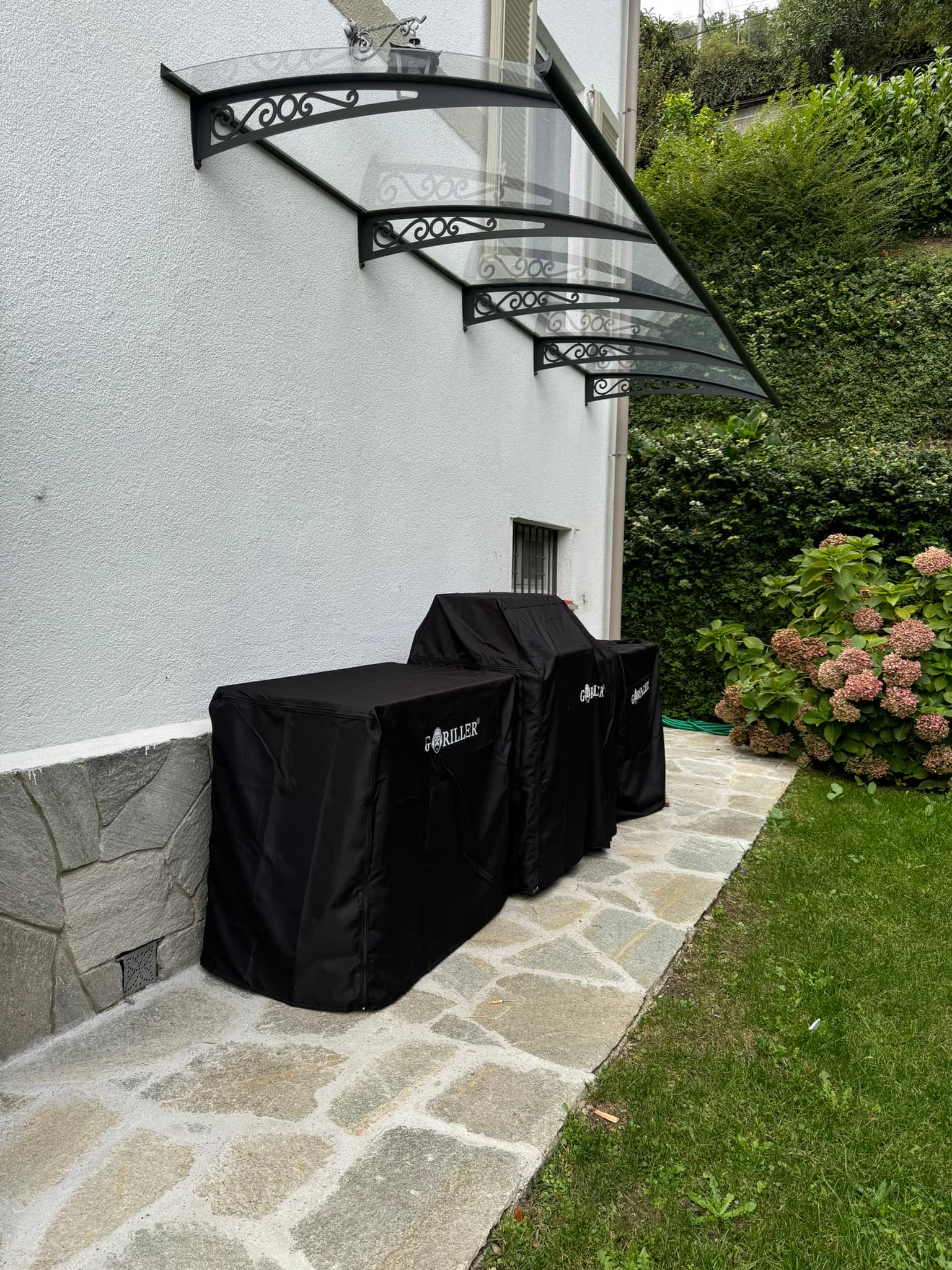 Outdoor kitchen