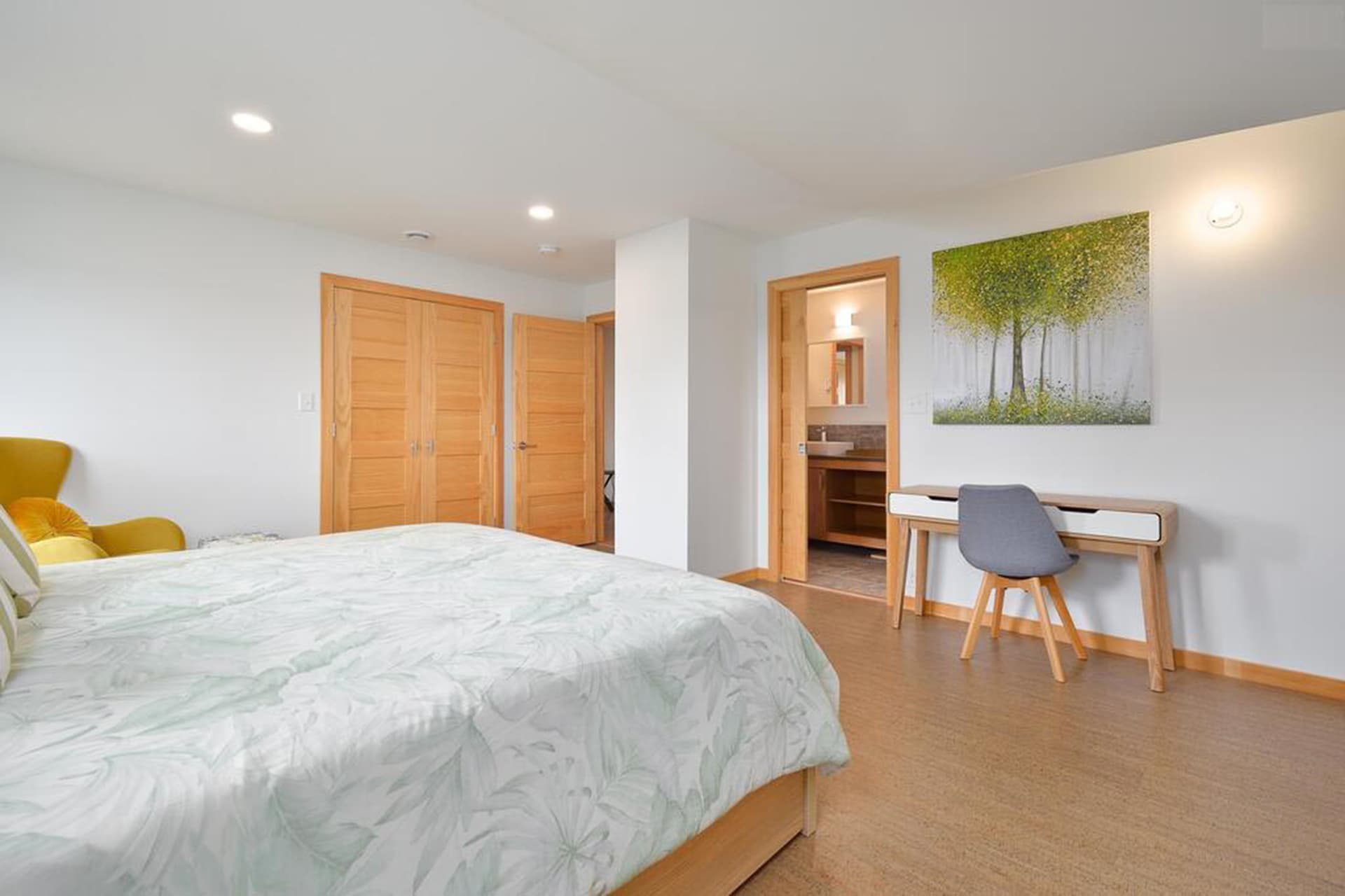 King suite with double vanity and walk-in shower (second floor)