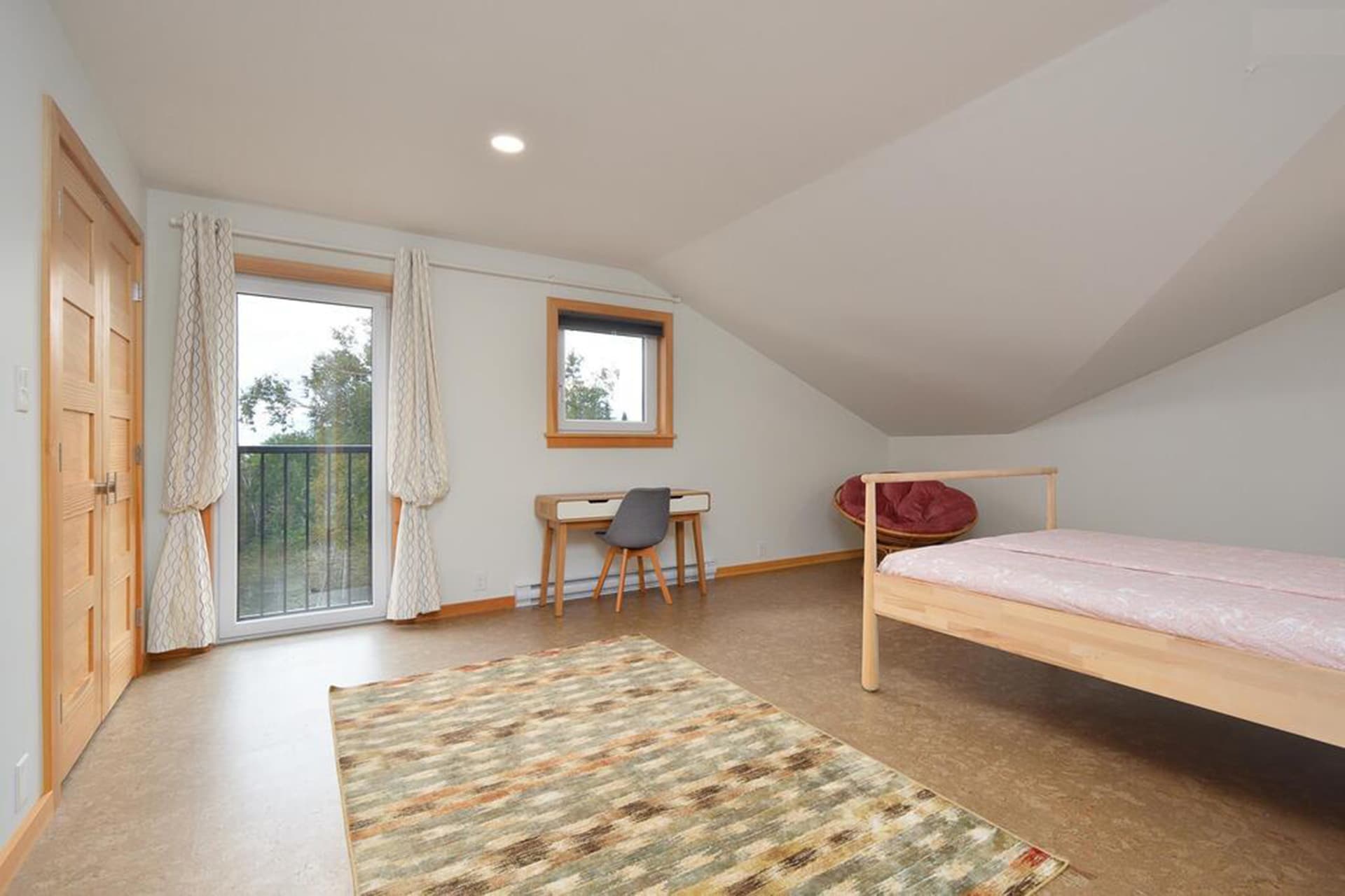 Queen suite with vanity and walk-in shower (second floor)