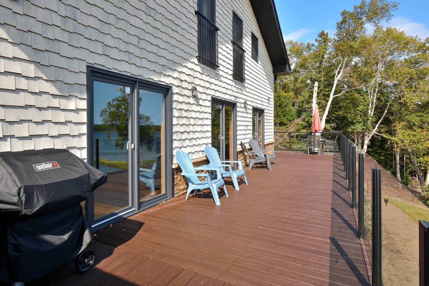 Wrap-around deck