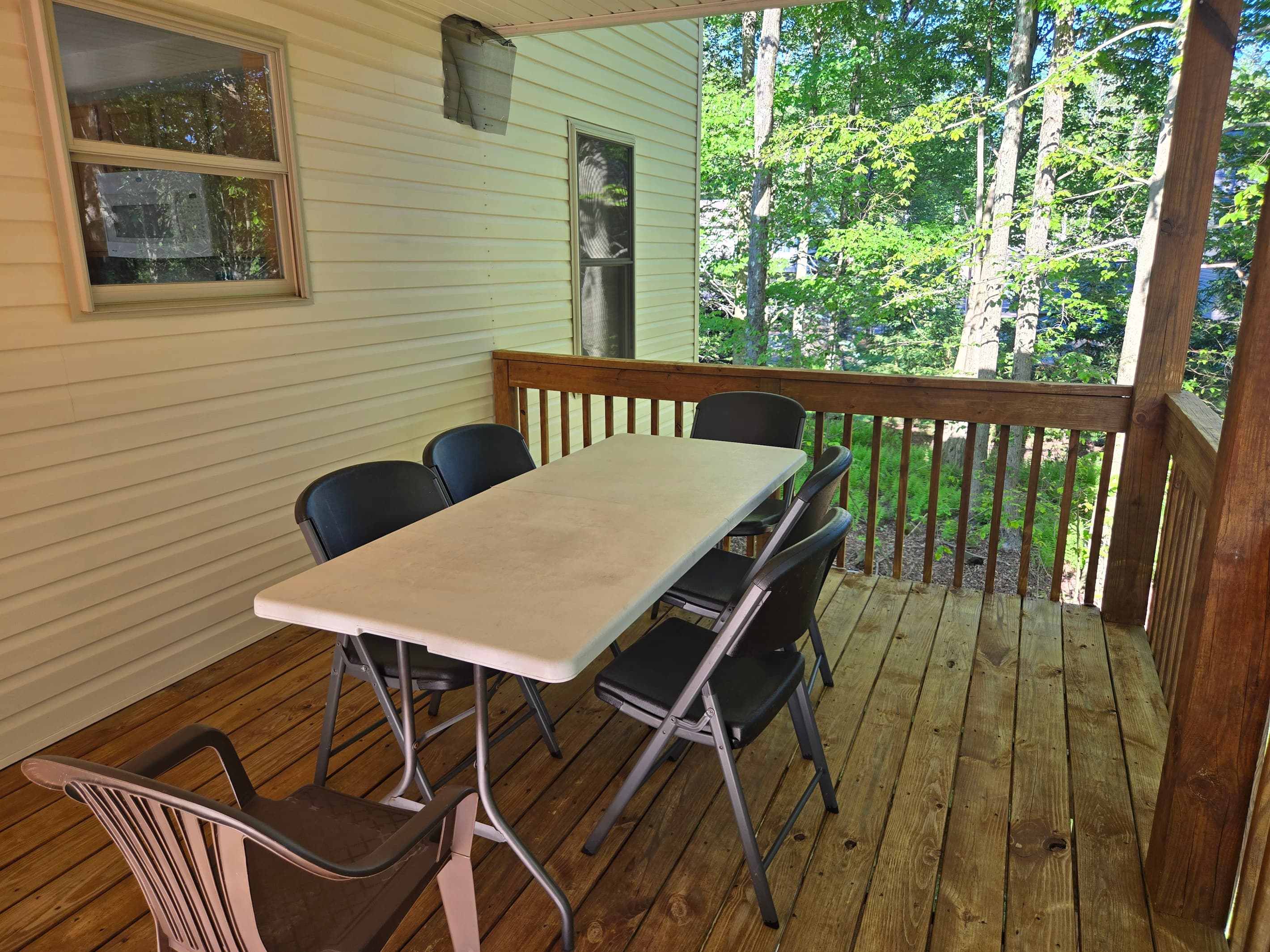 Covered Deck seating - Serhii Vacation Rentals