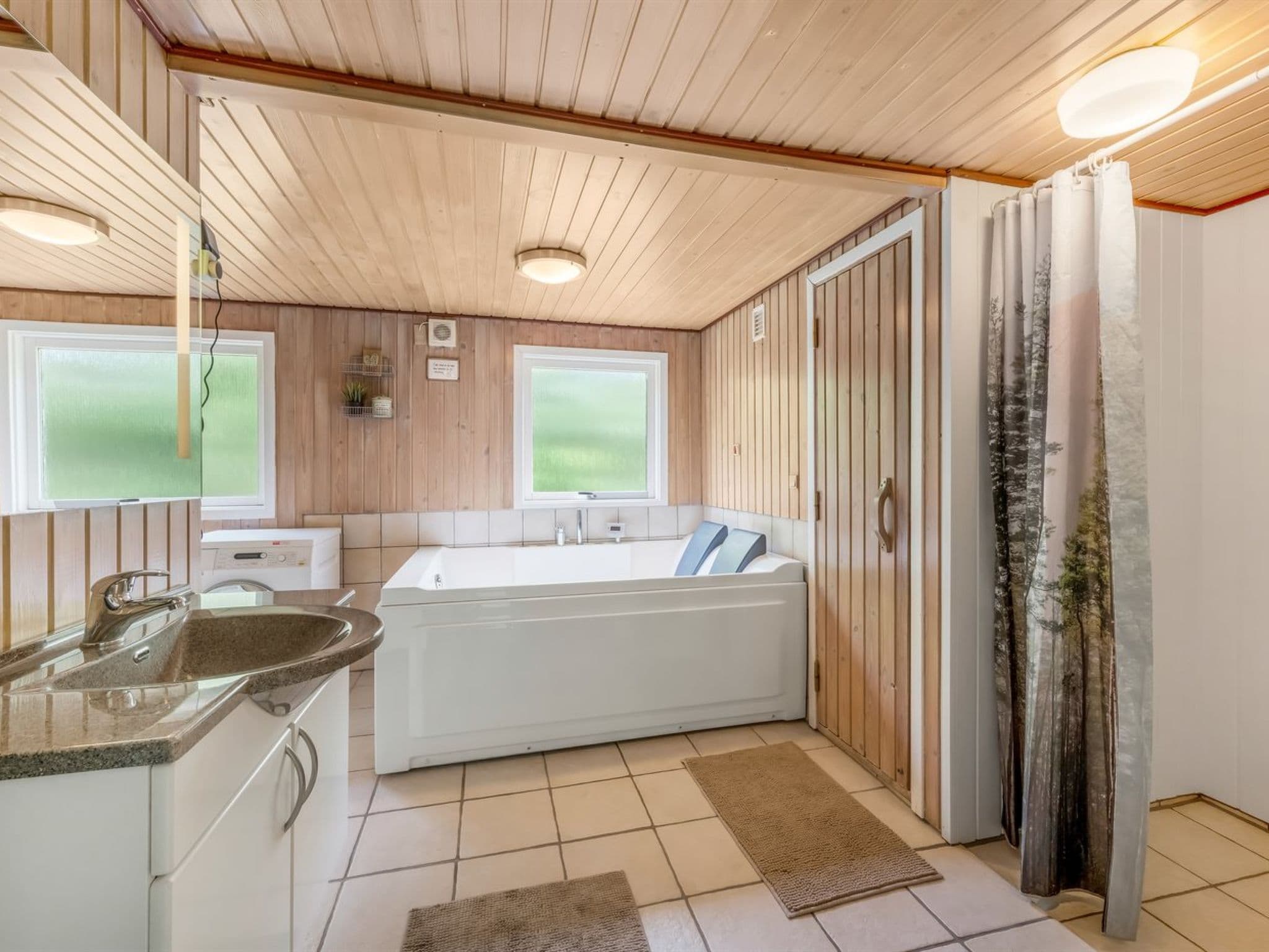 Bathroom / Wellness