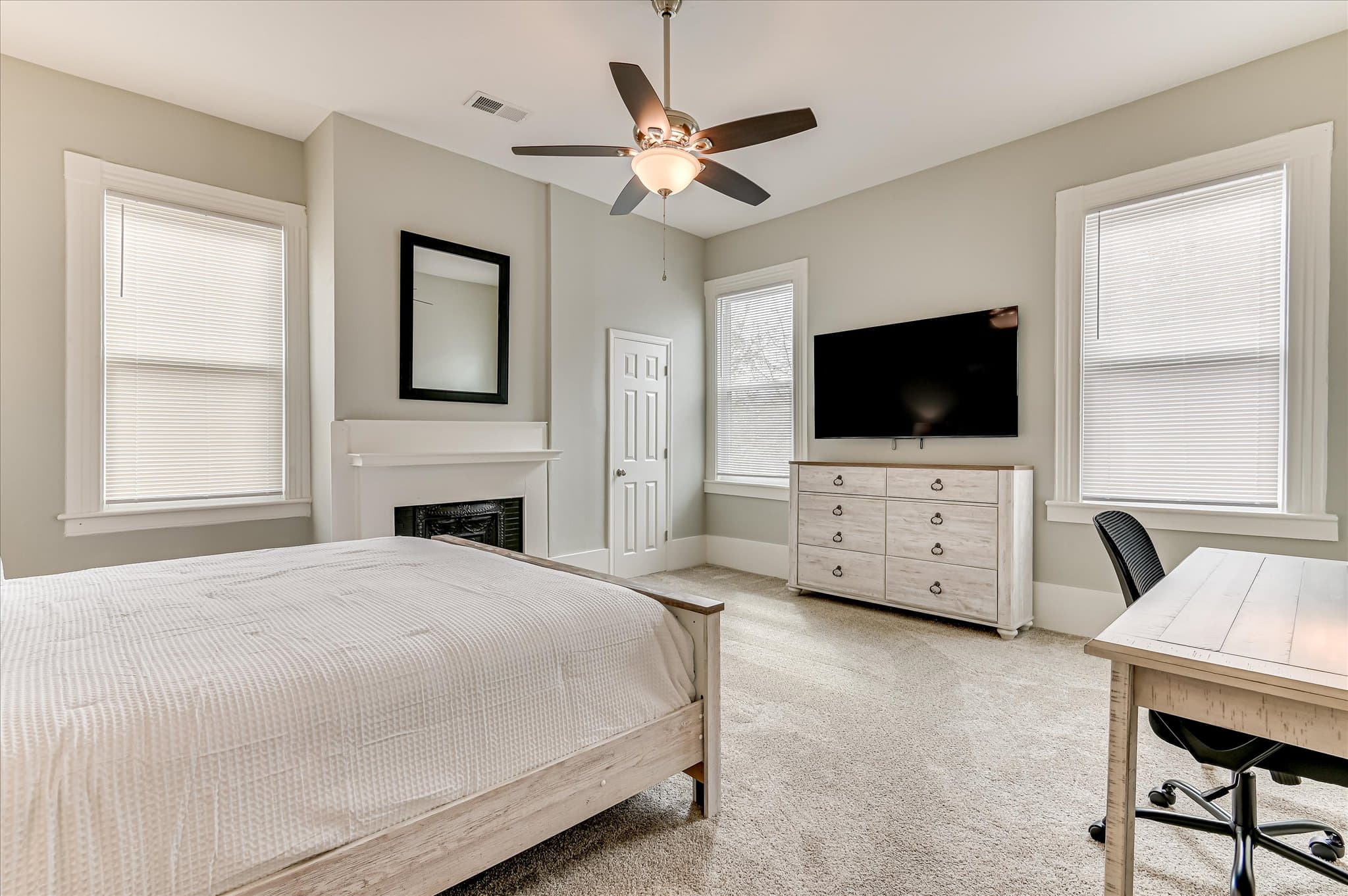King Bedroom #1