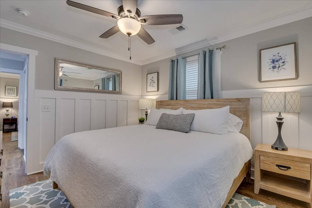 Bedroom #1 (King)