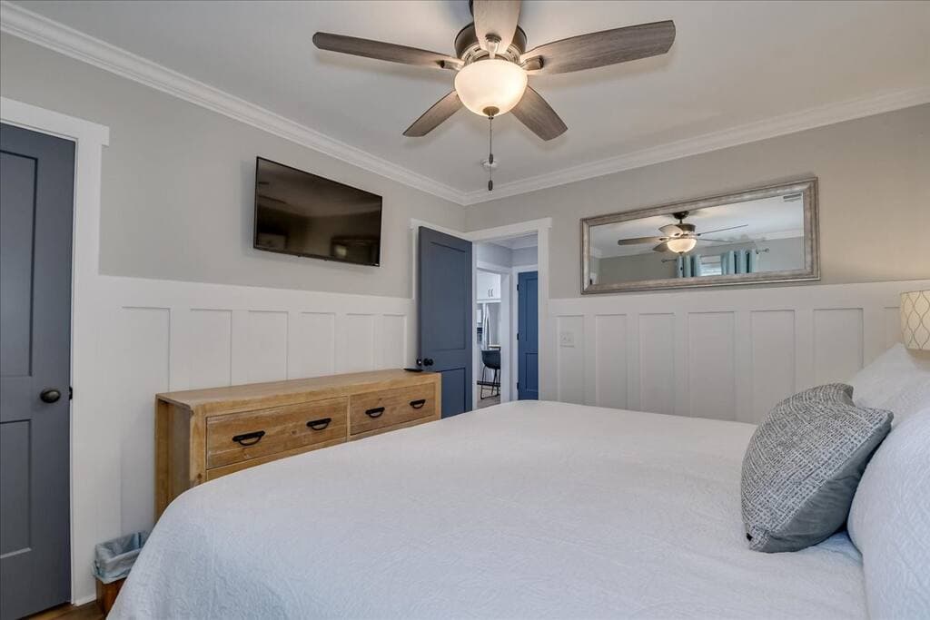 Bedroom #1 (King)