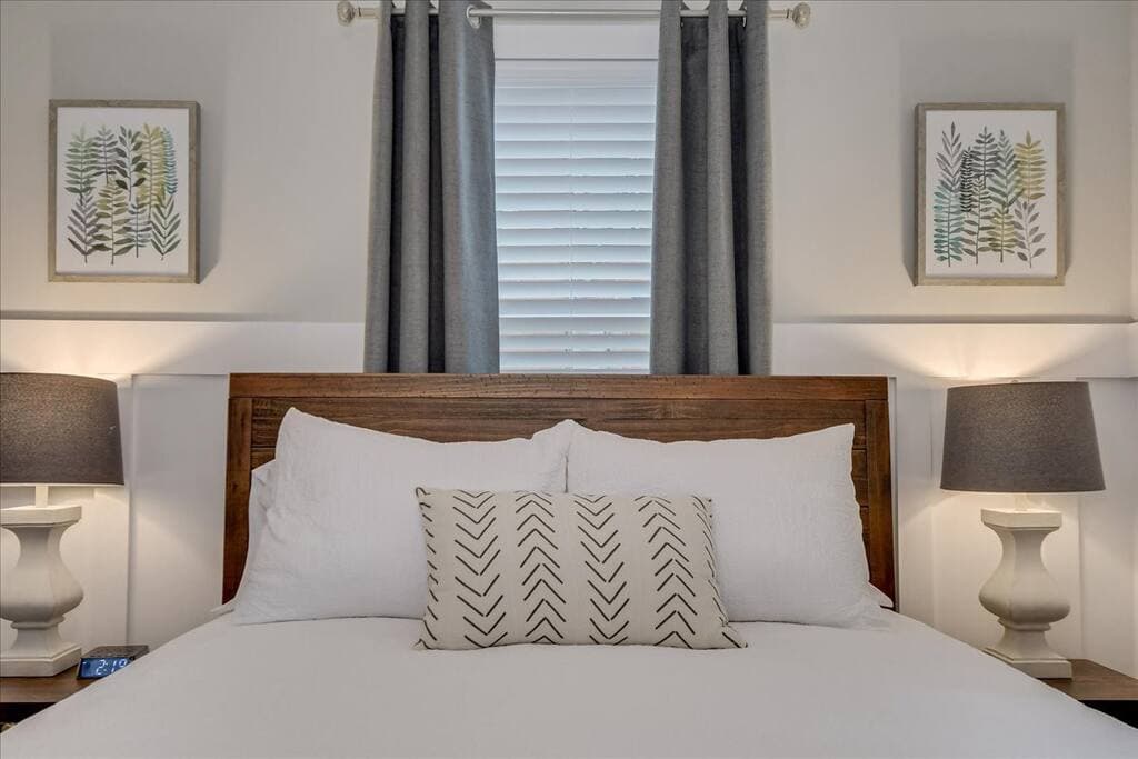 Bedroom #2 (Queen)