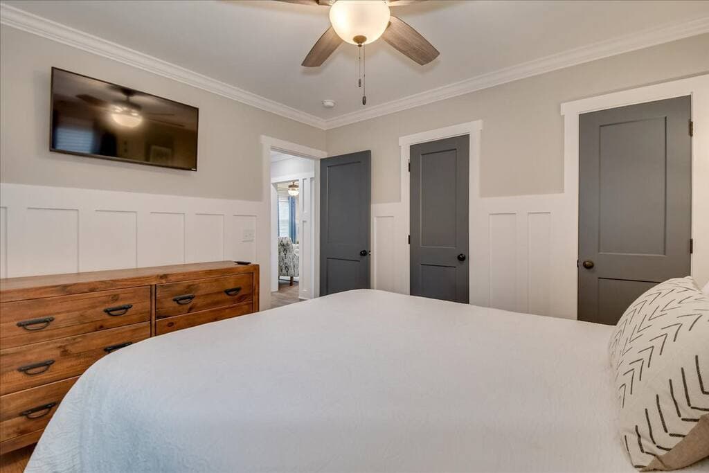 Bedroom #2 (Queen)