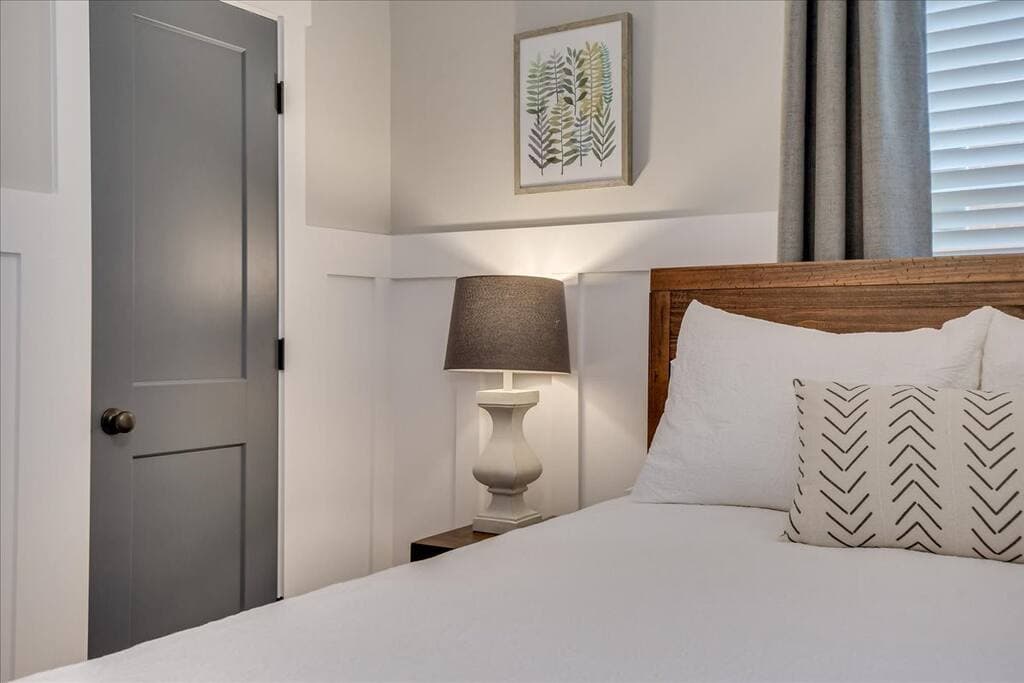 Bedroom #2 (Queen)