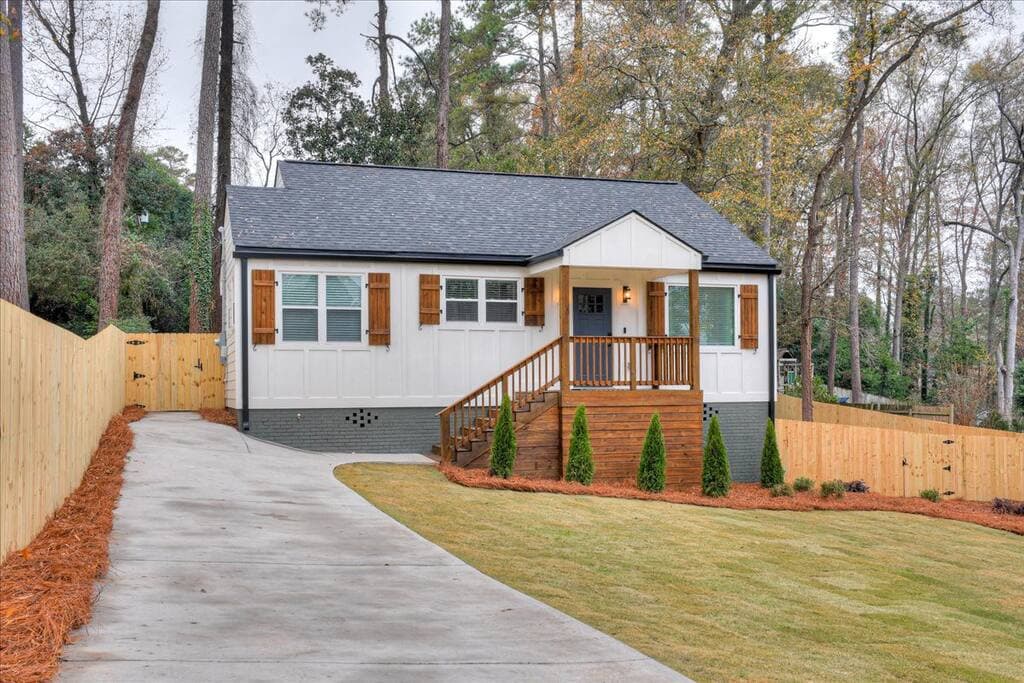 Luxury Augusta Bungalow
