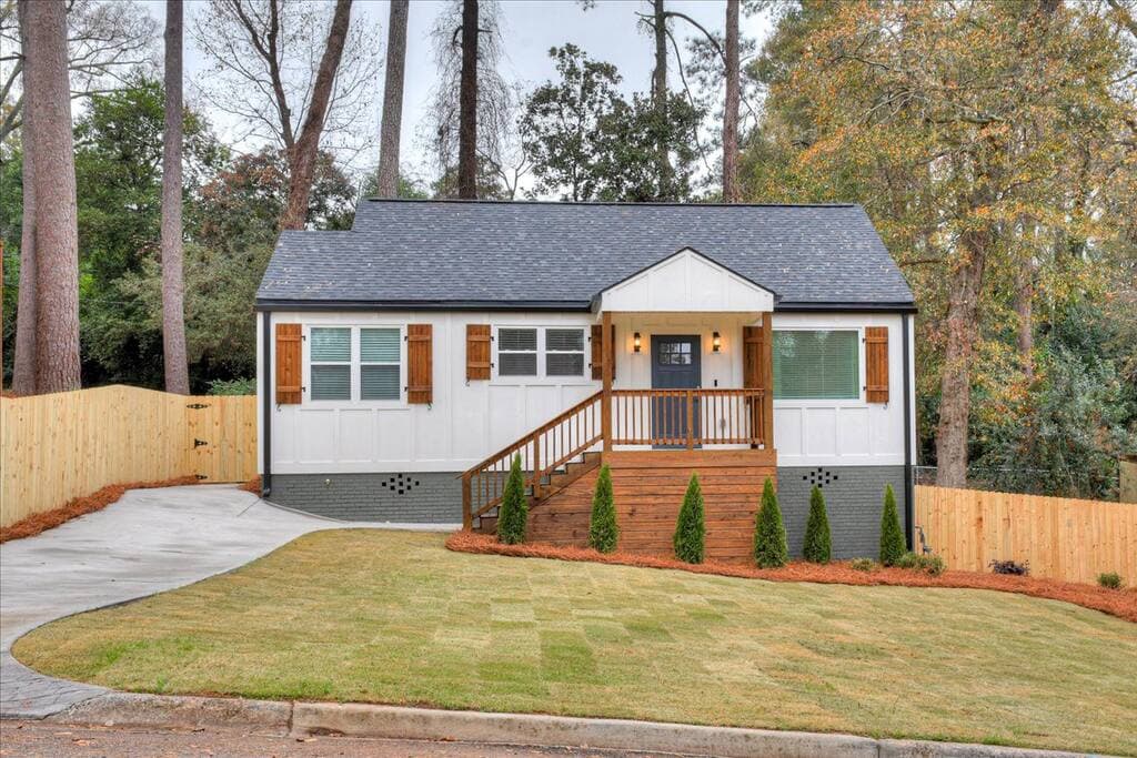 Luxury Augusta Bungalow