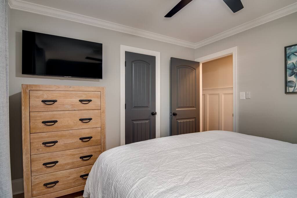 Guest Bedroom #1 (Queen)