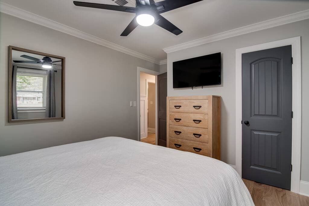 Guest Bedroom #2 (Queen)
